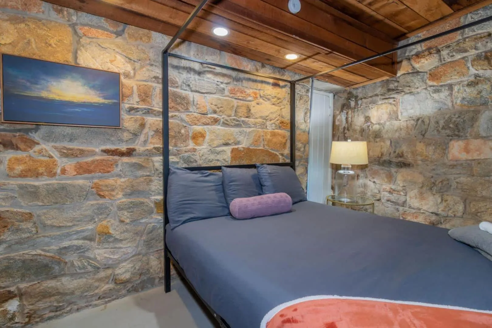 Bed in Royal in Columbus- Midtown Columbus Castle