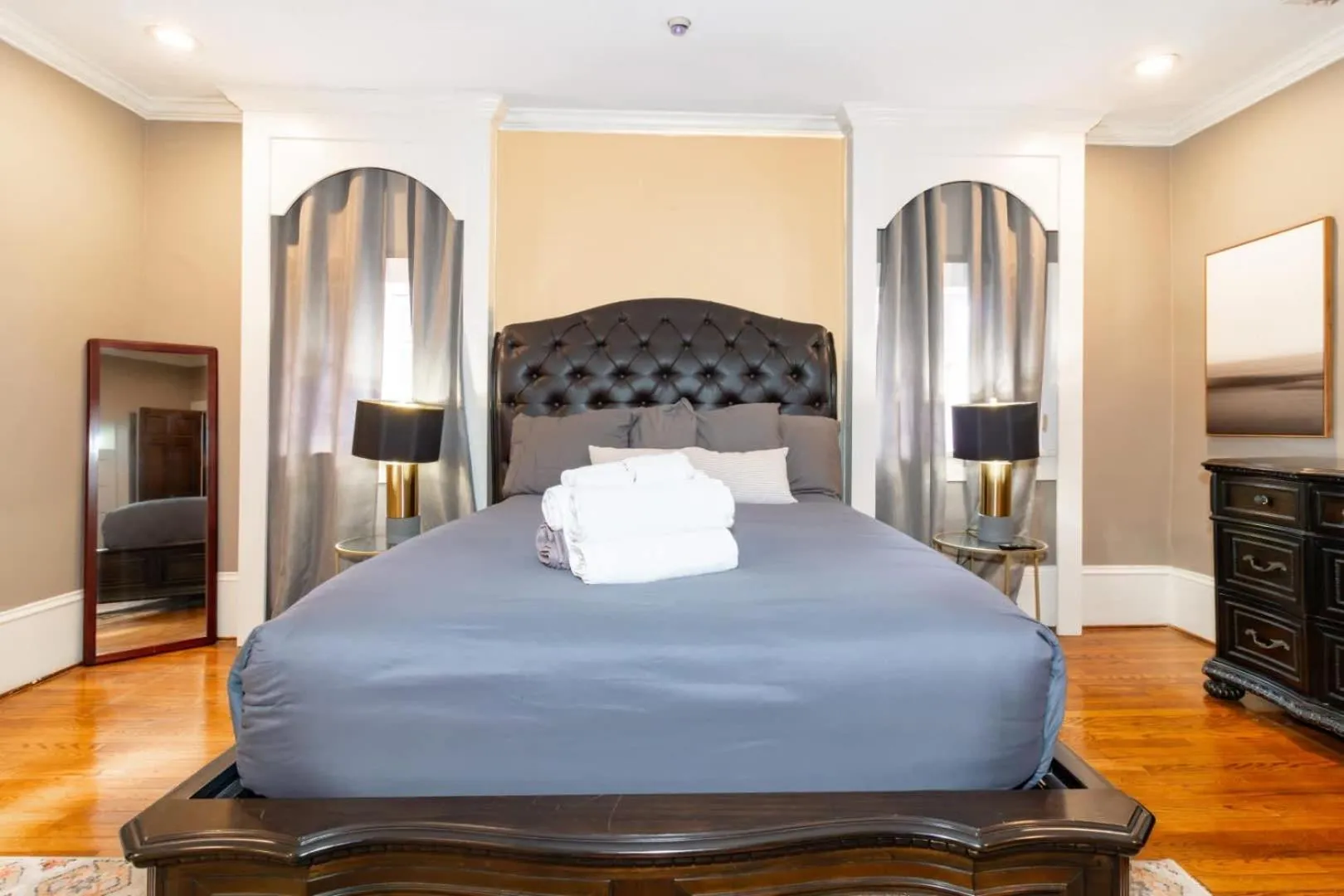 Bed in Royal in Columbus- Midtown Columbus Castle