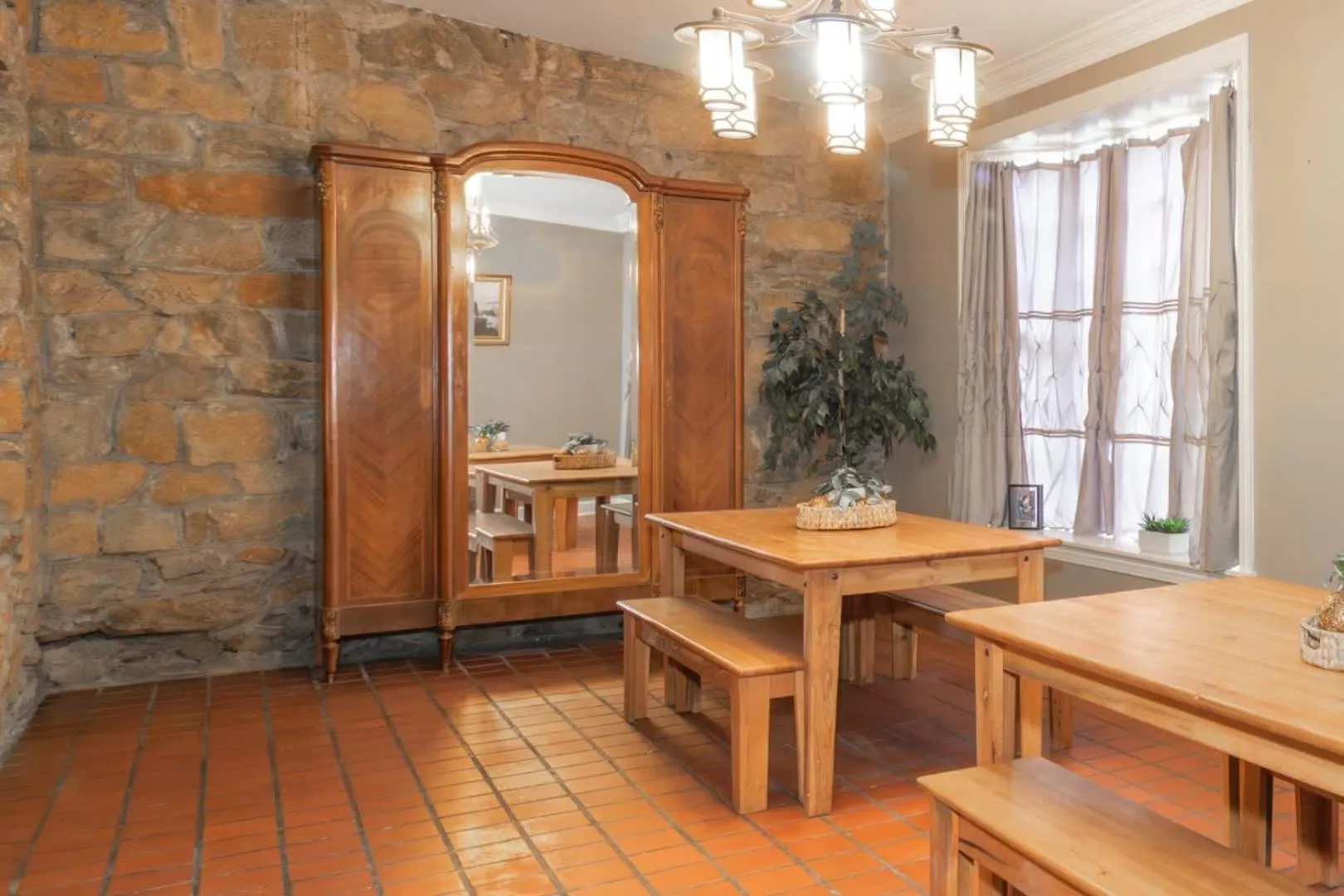 Royal in Columbus- Midtown Columbus Castle