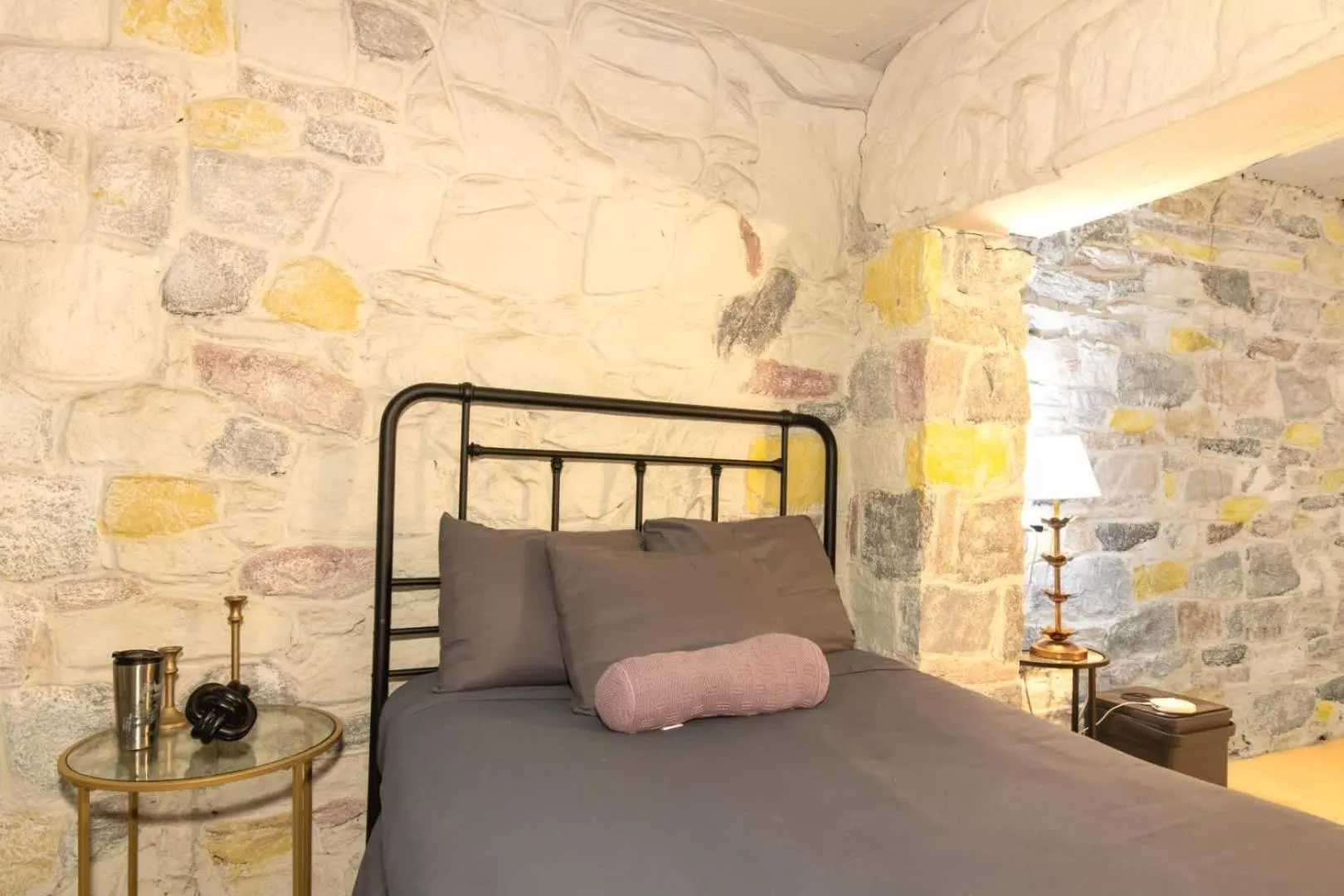 Bed in Royal in Columbus- Midtown Columbus Castle