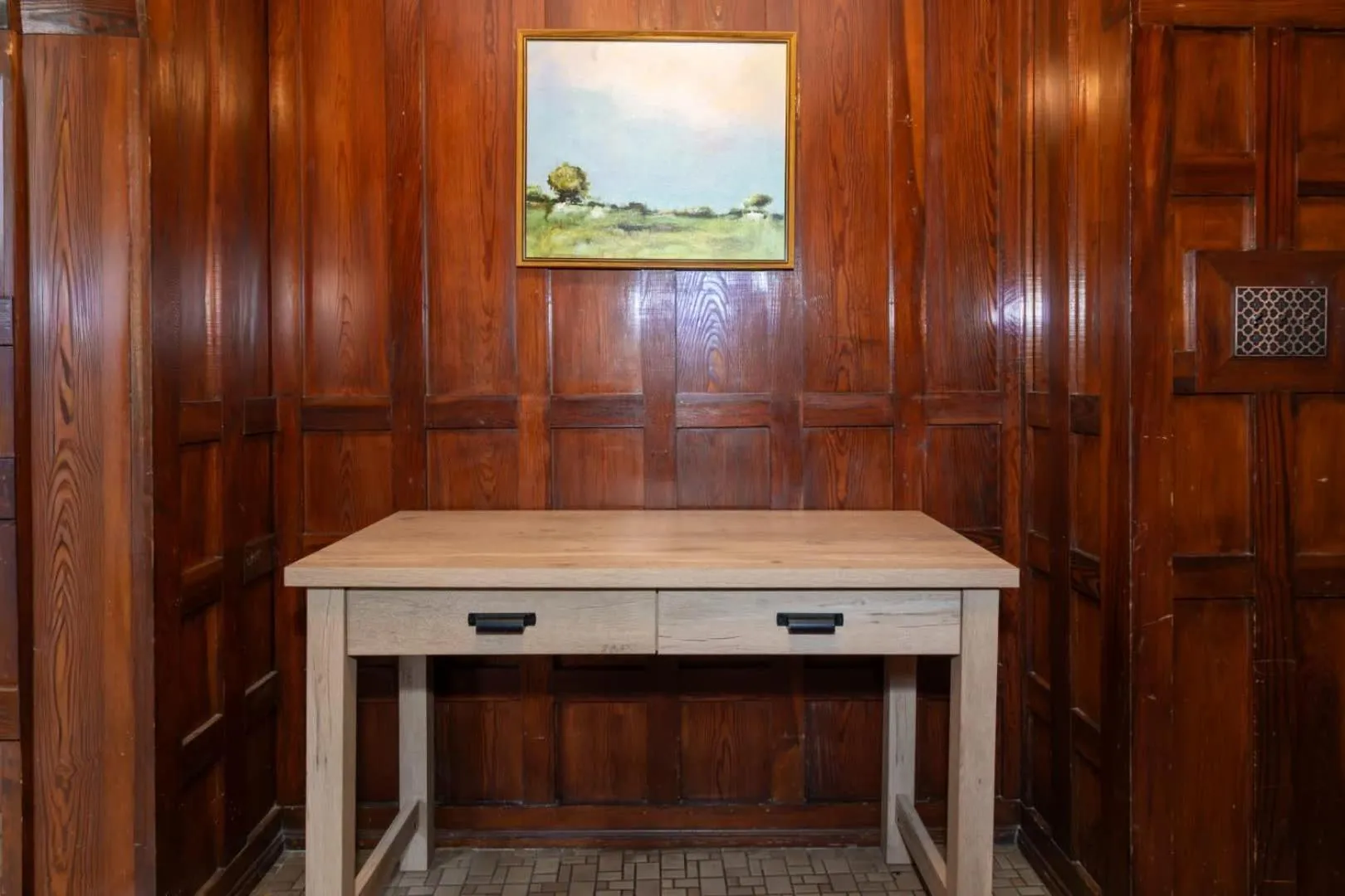 Royal in Columbus- Midtown Columbus Castle