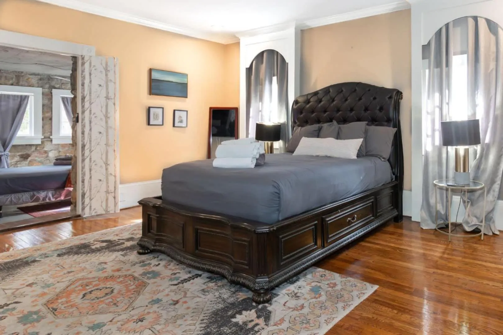 Bed in Royal in Columbus- Midtown Columbus Castle