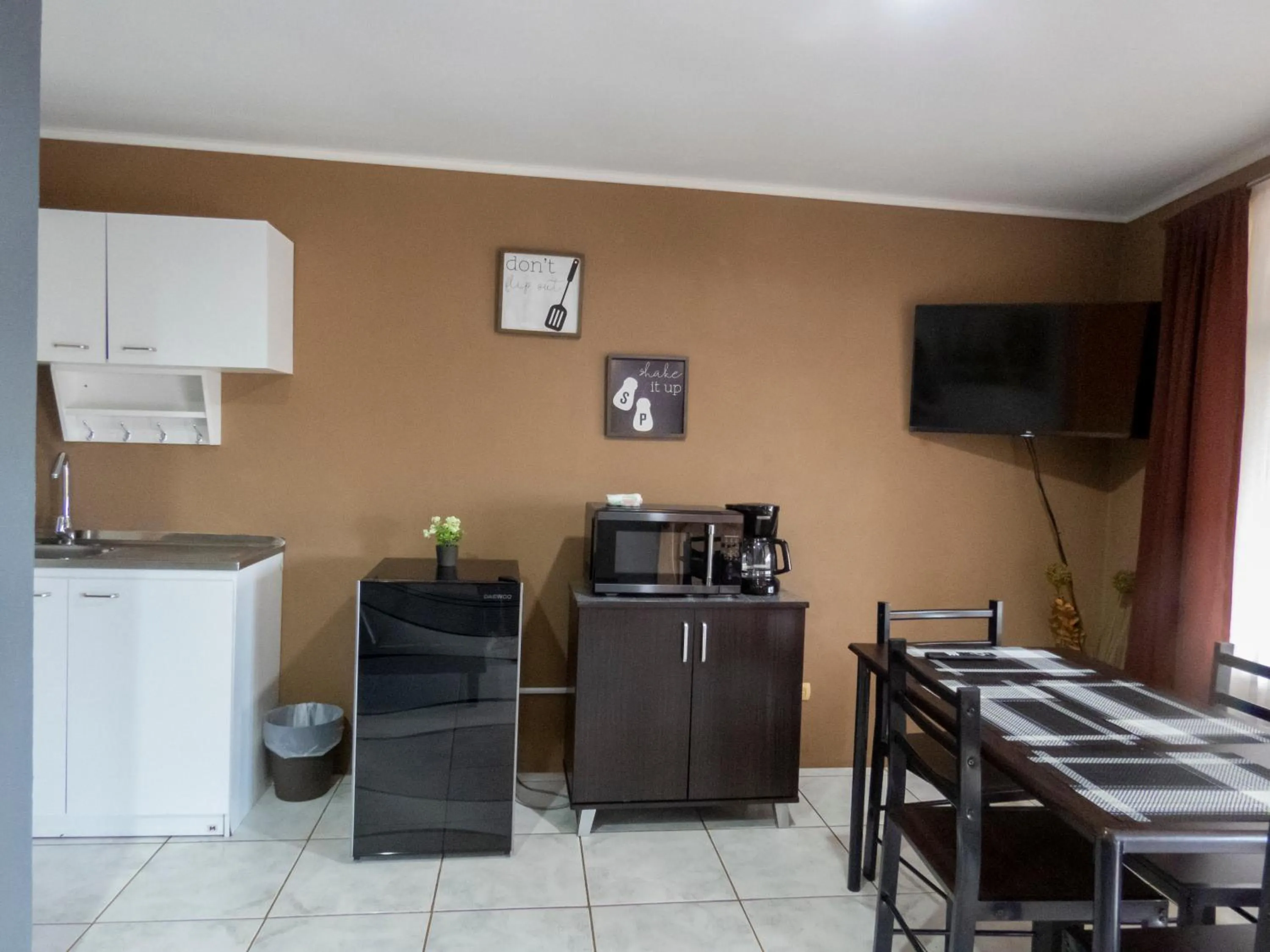 TV and multimedia in Coati Arenal Lodge