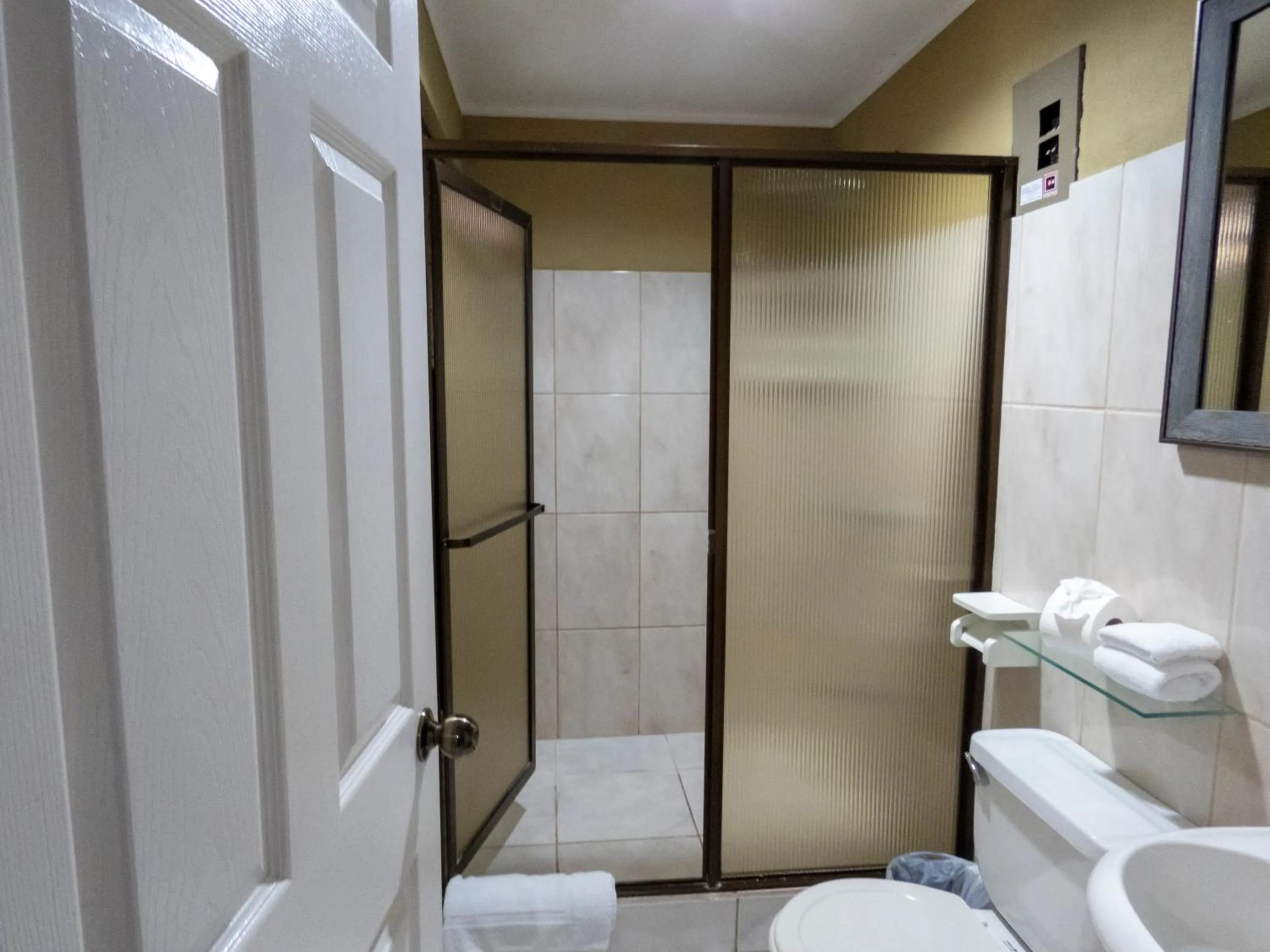 Bathroom in Coati Arenal Lodge