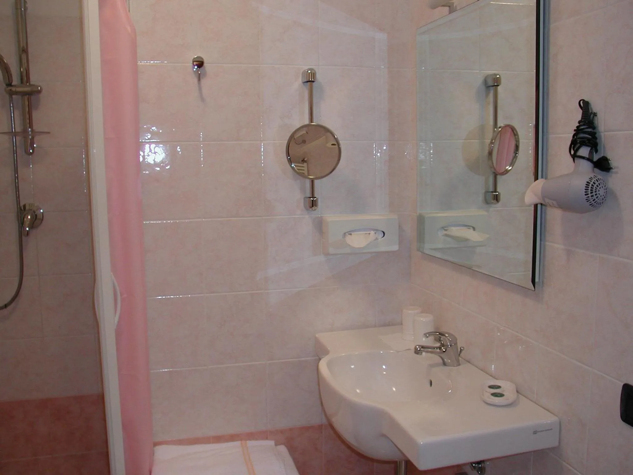 Bathroom in Hotel Garden Ristorante