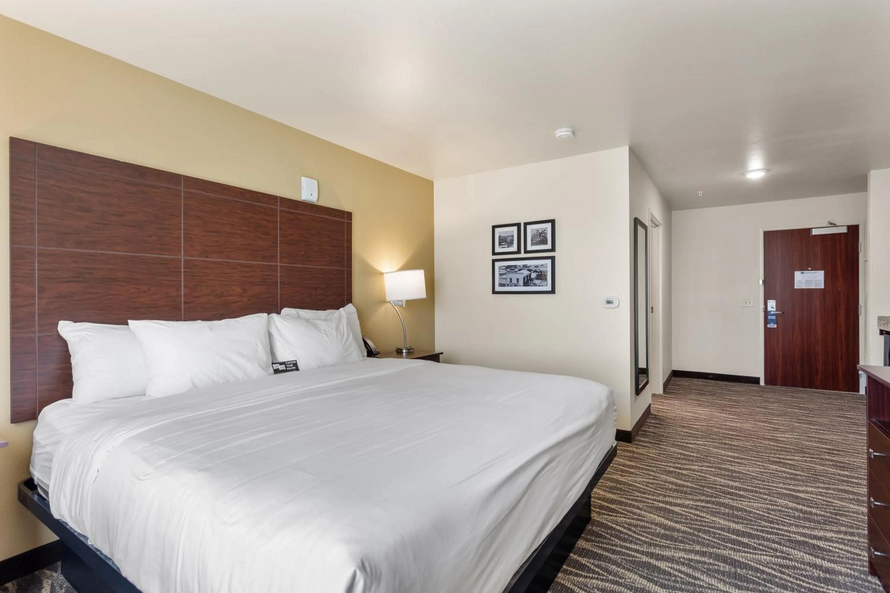 Bed in Cobblestone Hotel & Suites - De Pere Green Bay