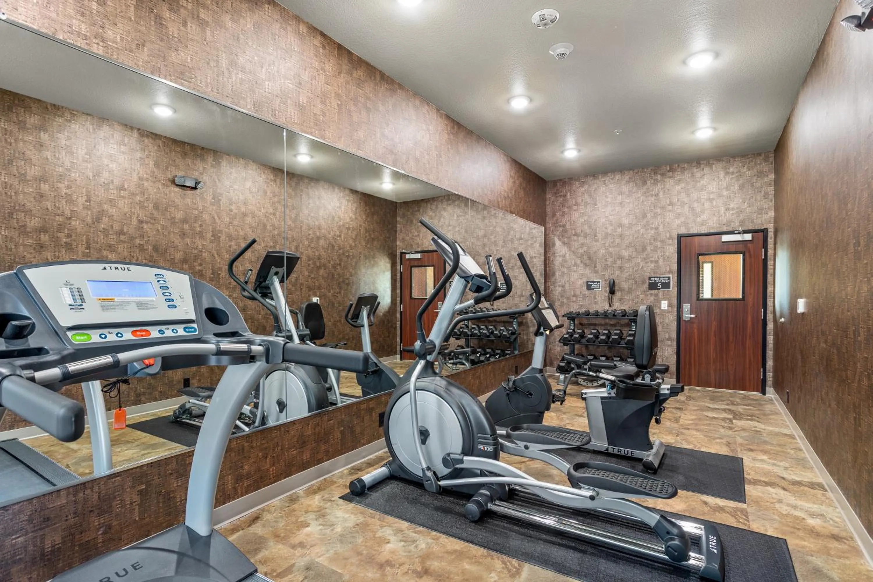 Fitness centre/facilities in Cobblestone Hotel & Suites - De Pere Green Bay