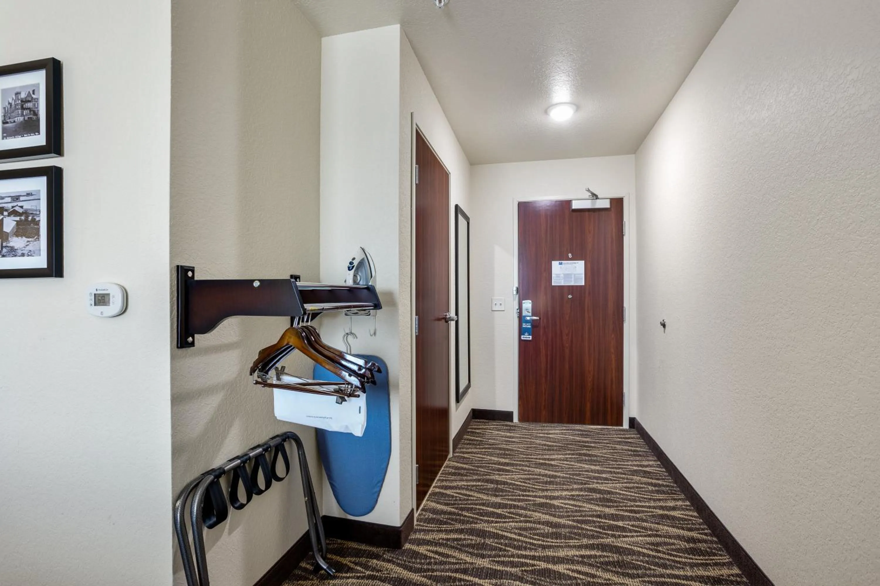 furniture, Bed in Cobblestone Hotel & Suites - De Pere Green Bay