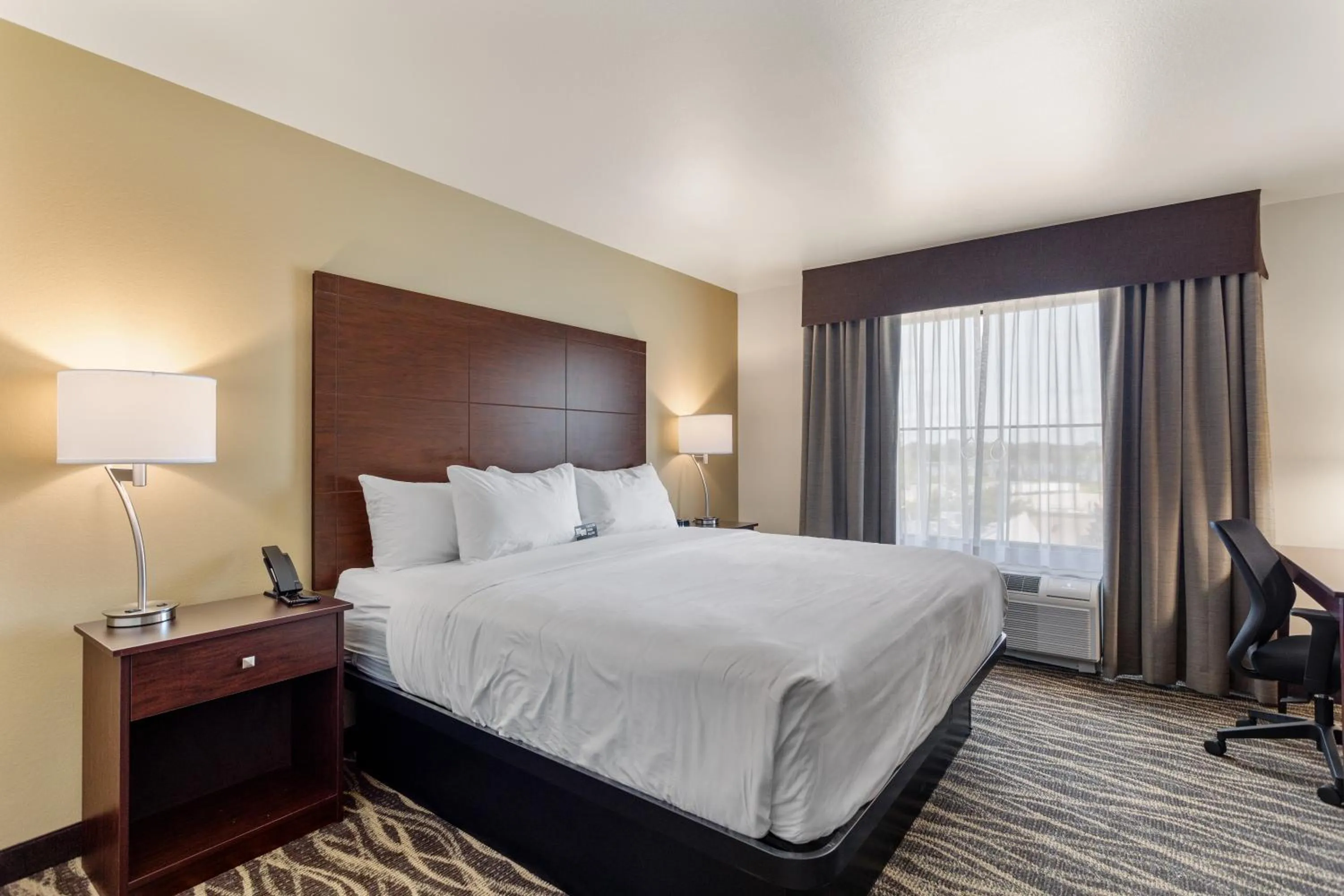 Bed in Cobblestone Hotel & Suites - De Pere Green Bay