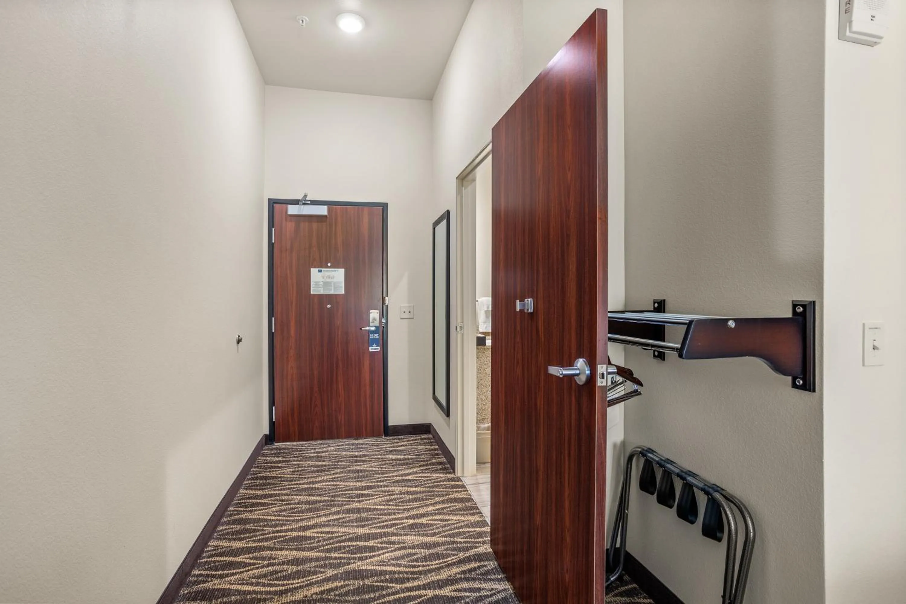 wardrobe in Cobblestone Hotel & Suites - De Pere Green Bay