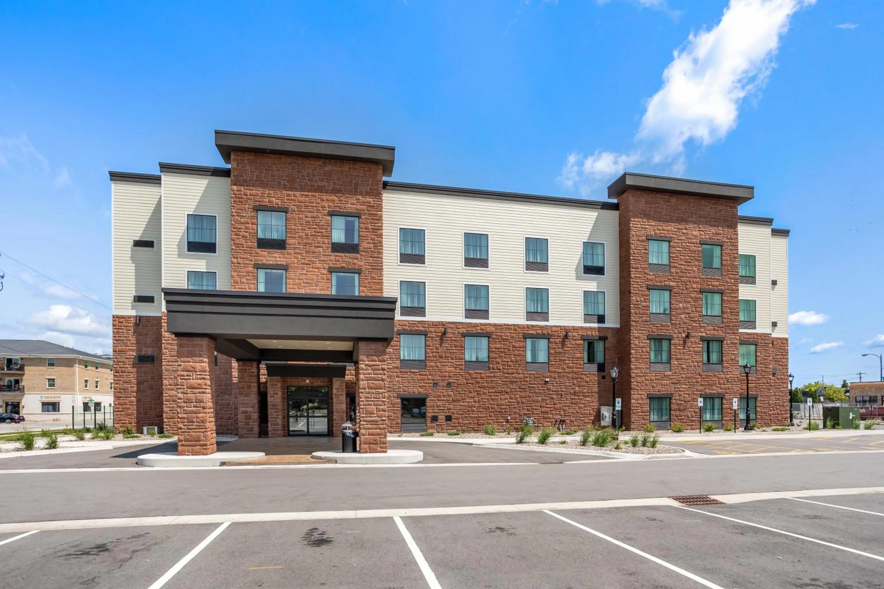 Property building in Cobblestone Hotel & Suites - De Pere Green Bay