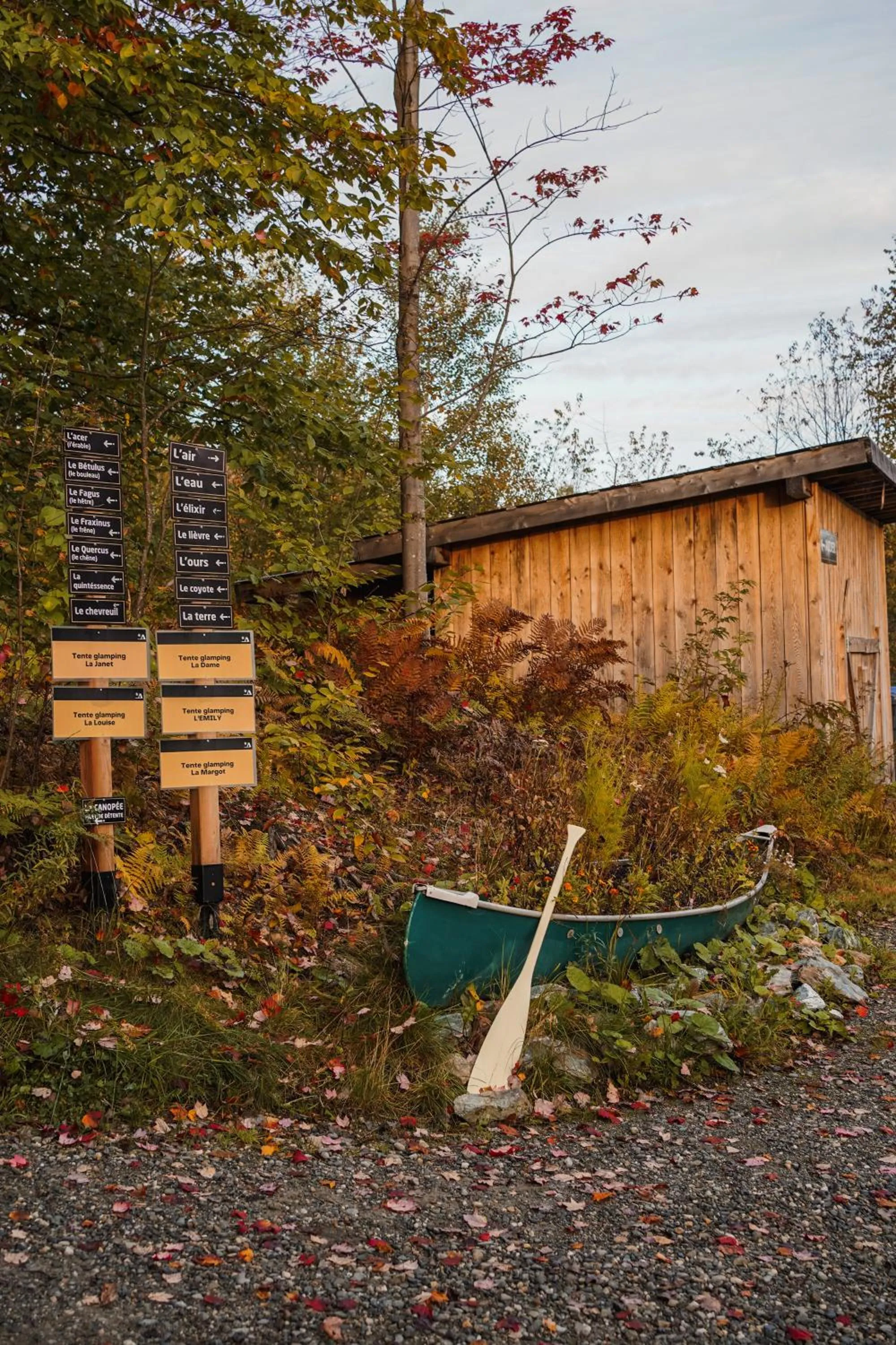 Property logo or sign in Station Chene rouge
