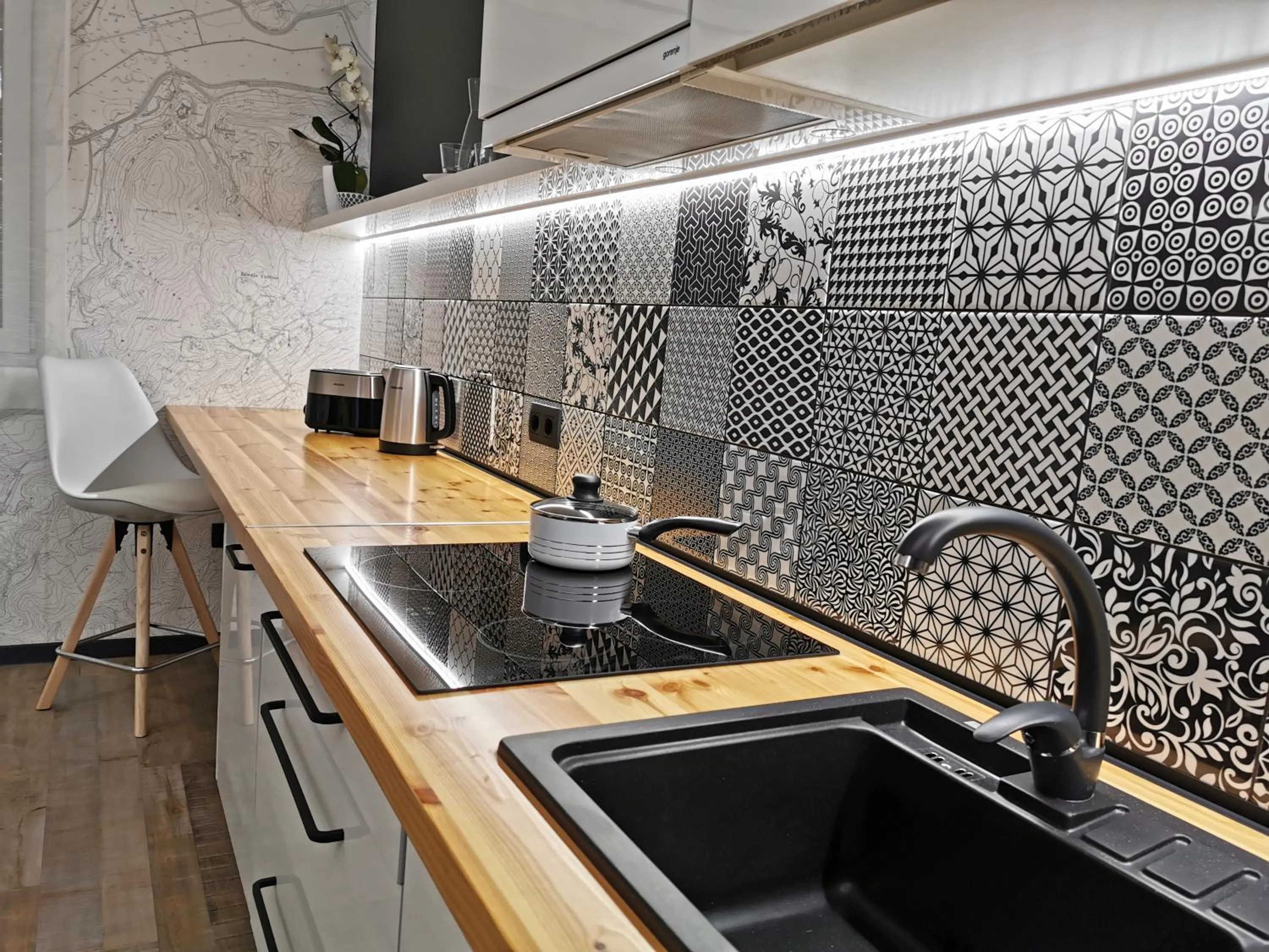 Kitchen or kitchenette in CITYMAP HOTEL APPARTMENTS Maribor-Free parking!