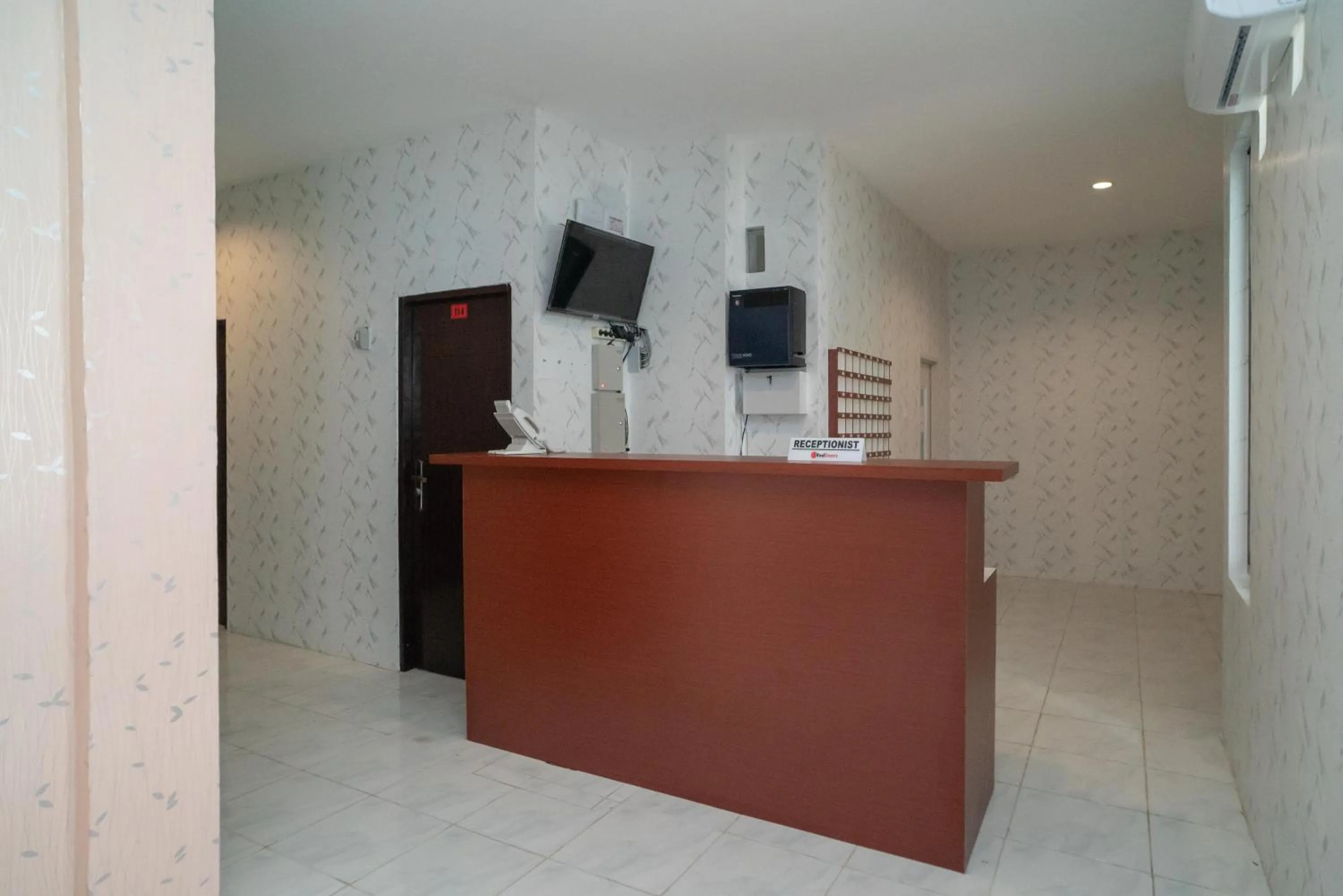 Lobby or reception in RedDoorz near Sarinah Jakarta