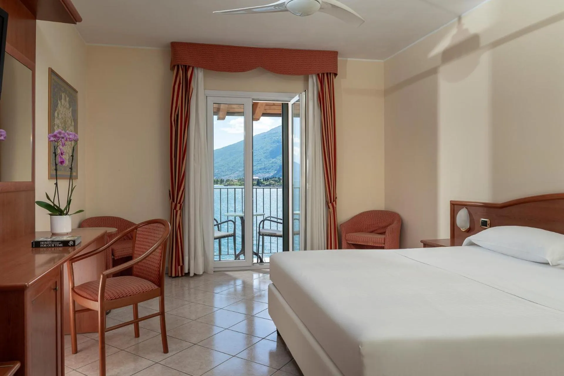 Bedroom, Bed in Hotel Regina