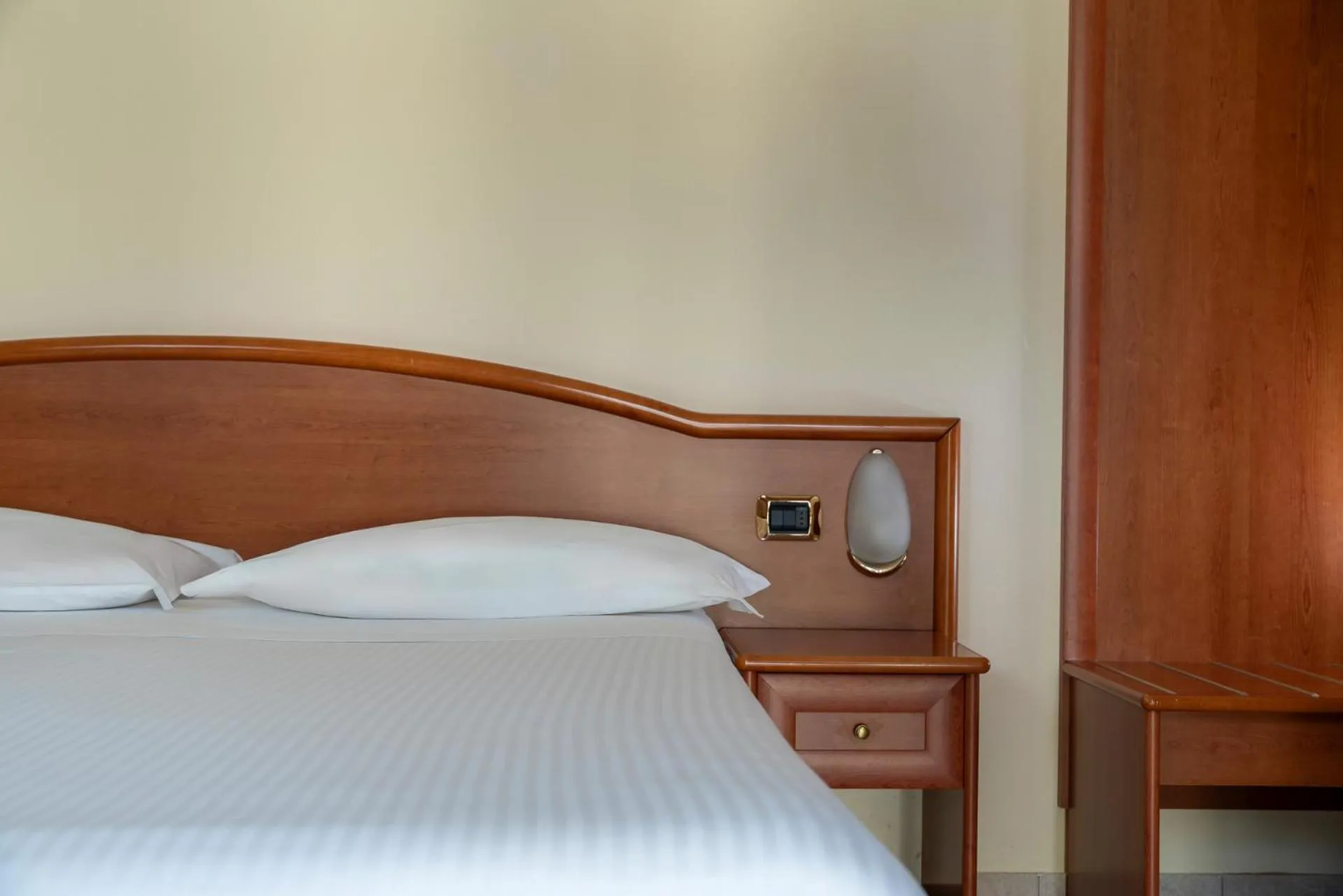 Bedroom, Bed in Hotel Regina