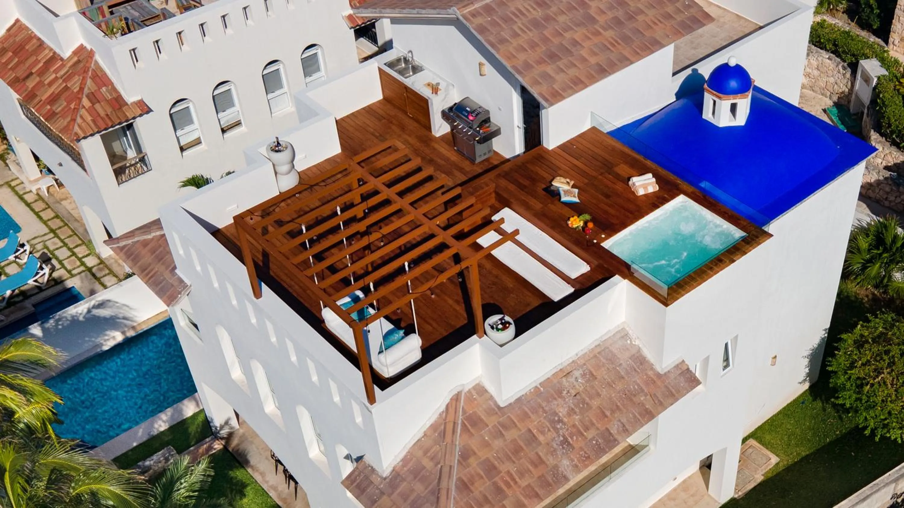 Property building in CASA REYES Stunning Rooftop Oceanview
