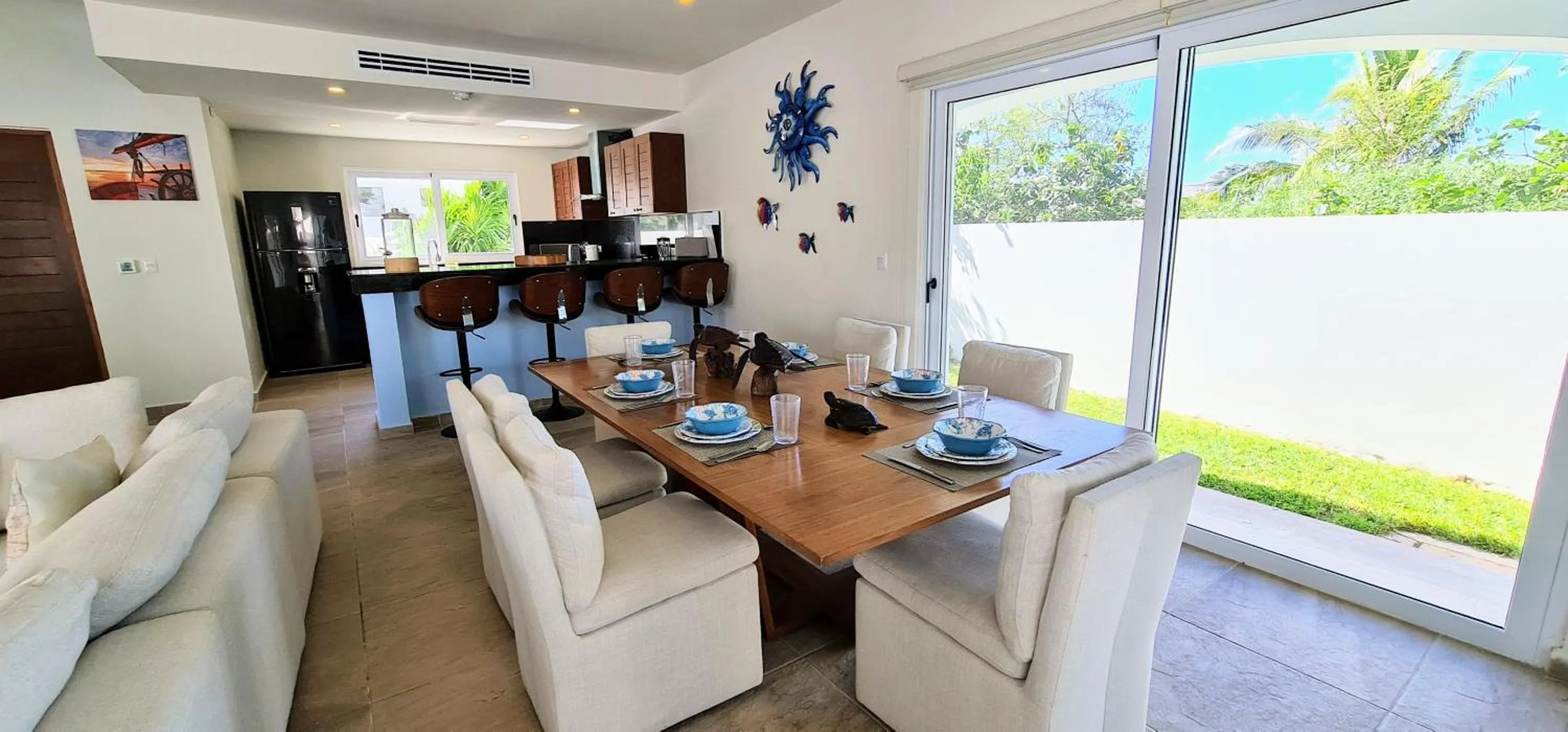 Dining area in CASA REYES Stunning Rooftop Oceanview
