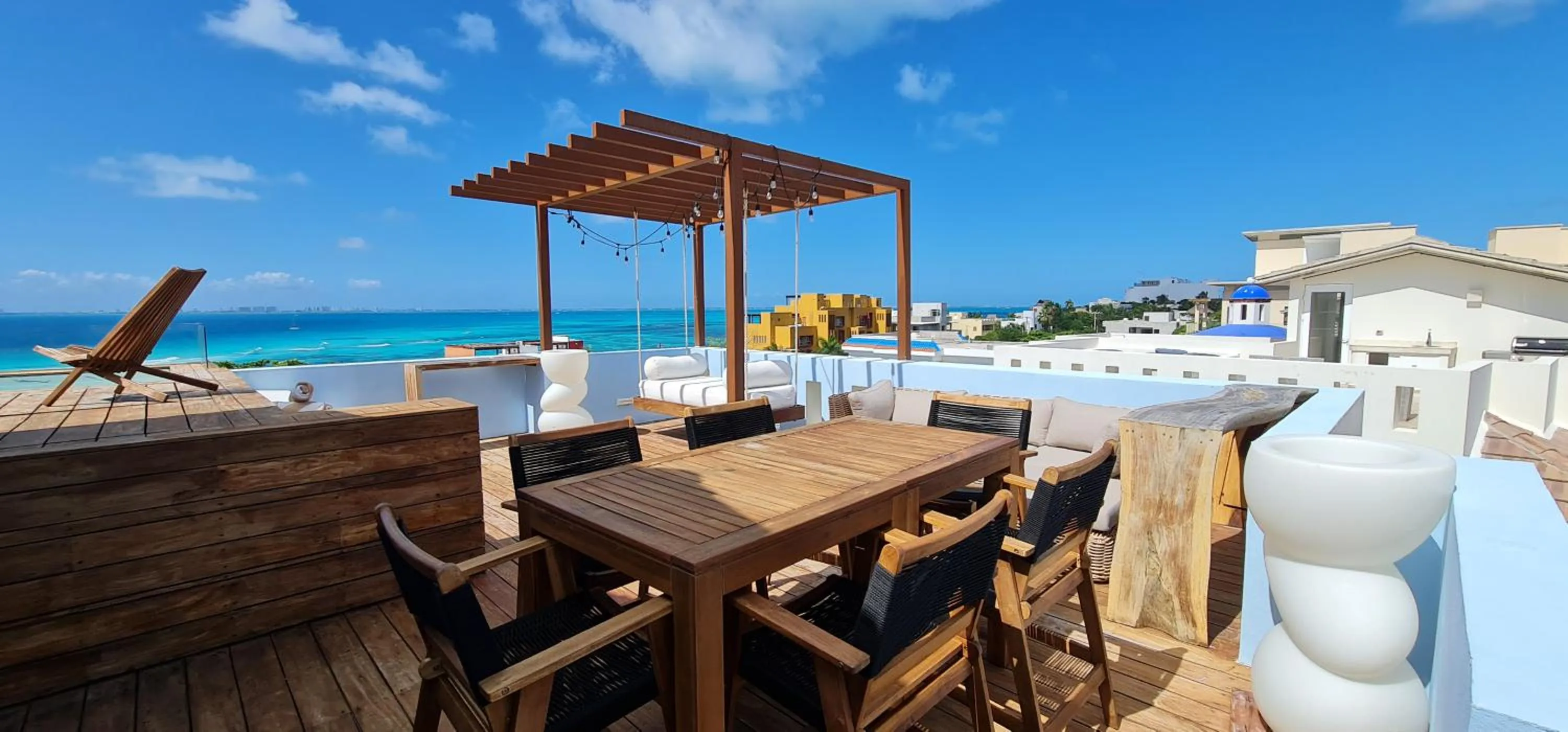 Balcony/Terrace in CASA REYES Stunning Rooftop Oceanview