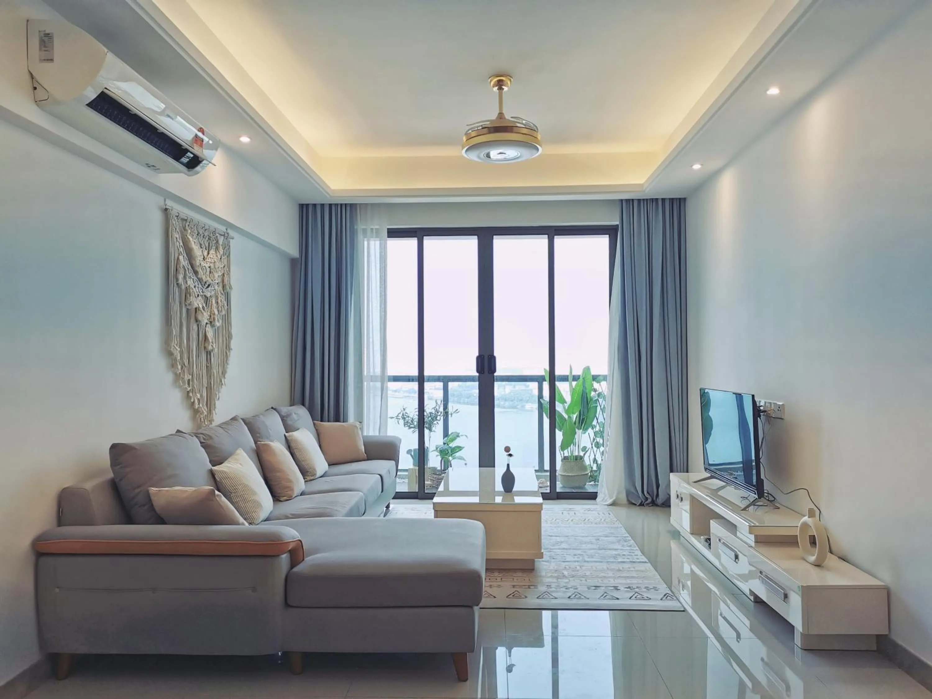 TV and multimedia in Yussy Homestay at R&F Princess Cove