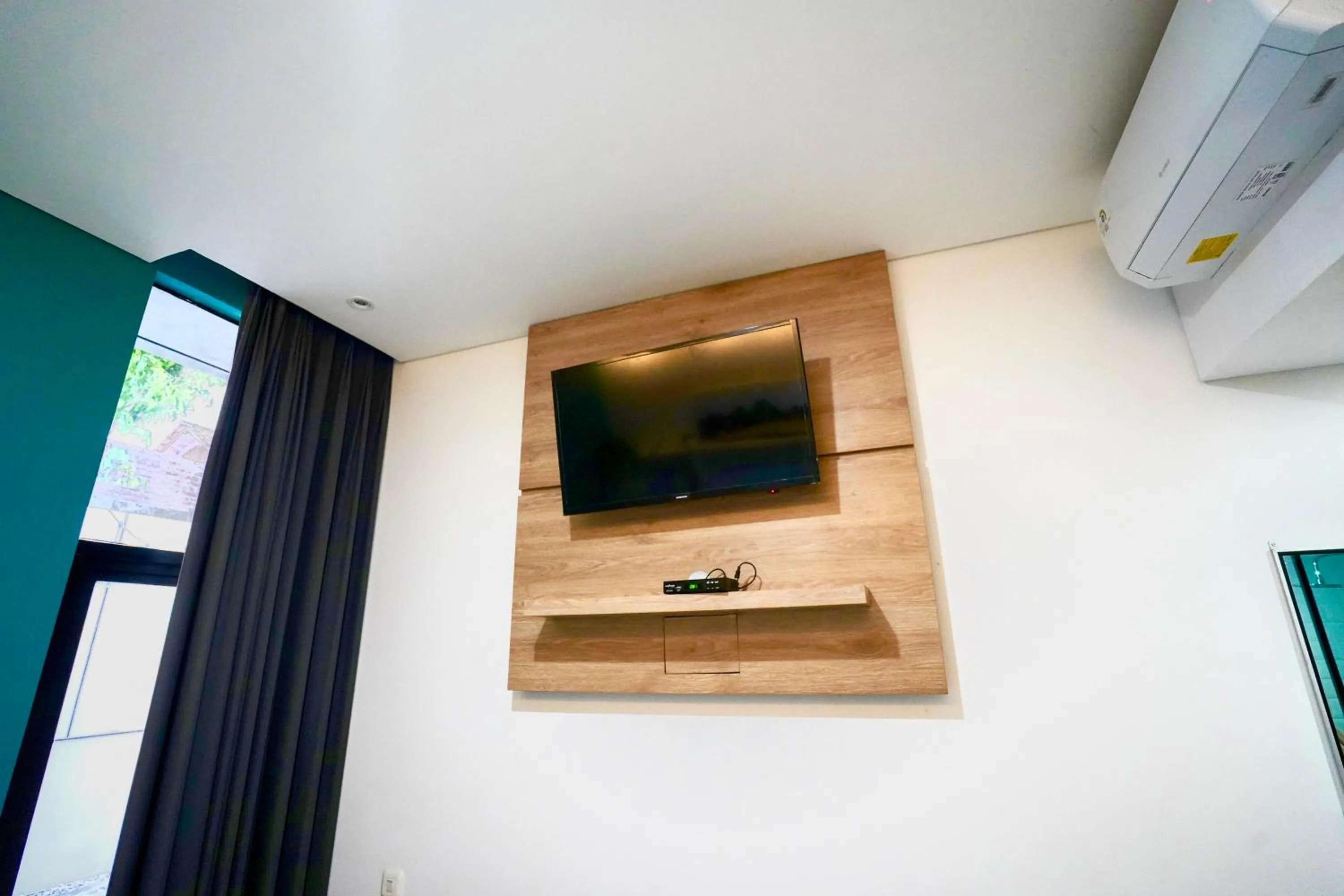 TV and multimedia in OFO Kost Premium Kampung Inggris Pare Syariah Mitra RedDoorz