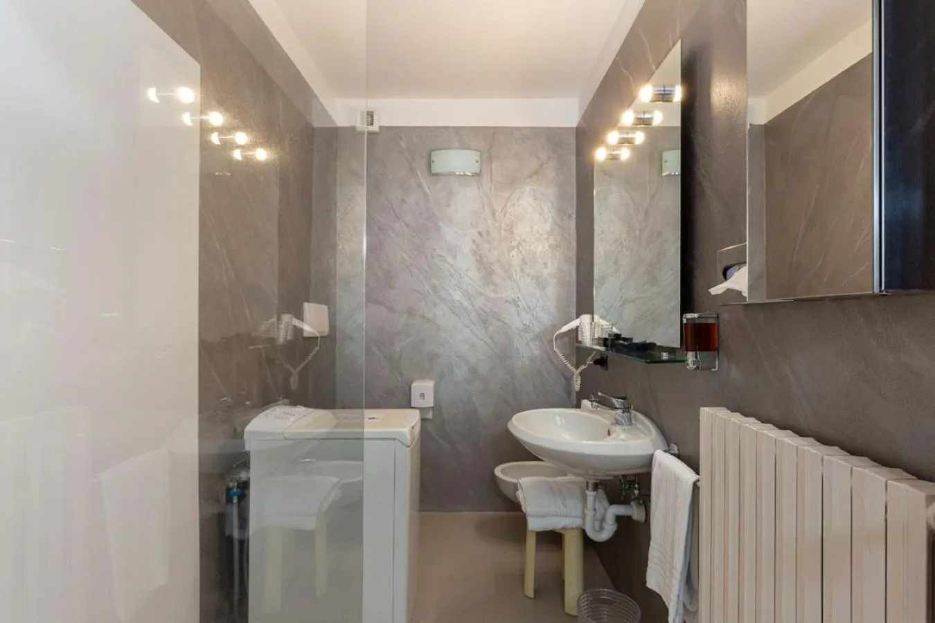 Bathroom in Hotel Ancora