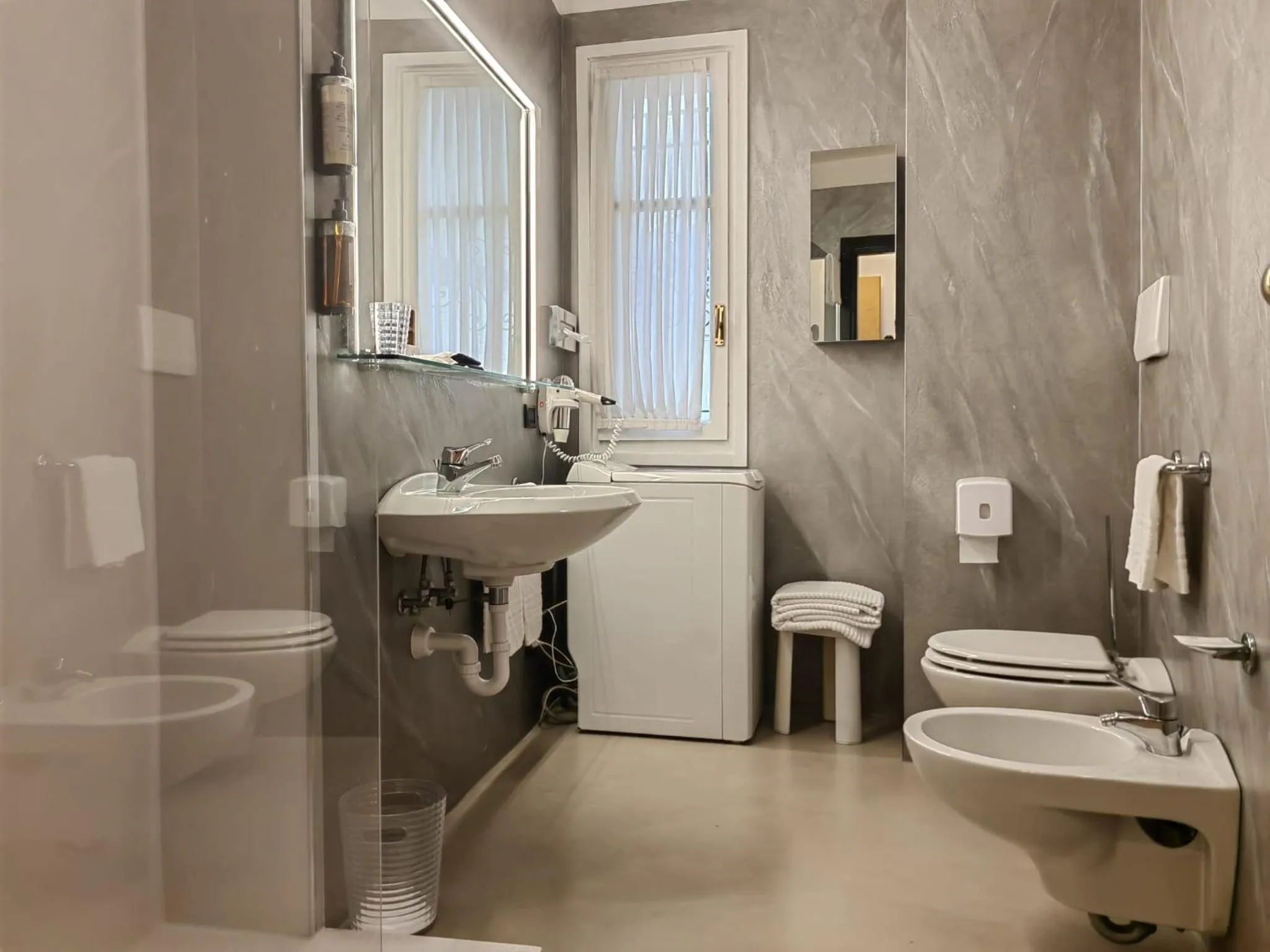 Toilet in Hotel Ancora