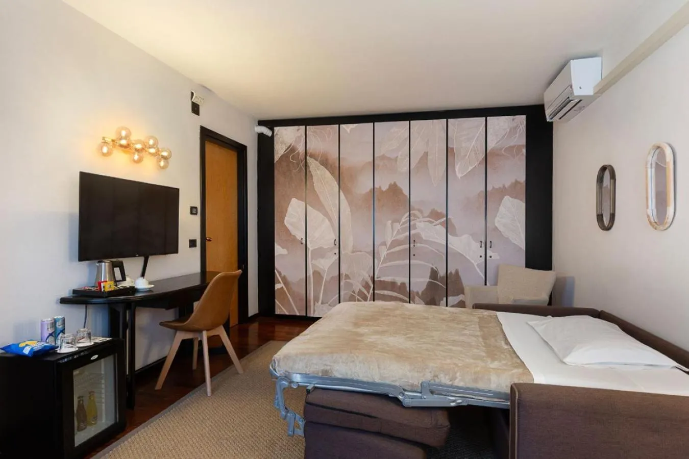 Living room, Bed in Hotel Ancora