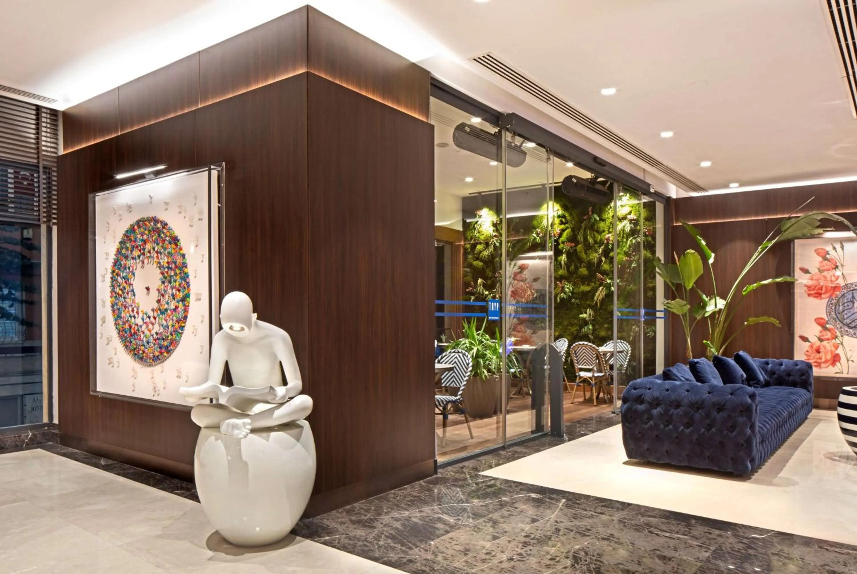 Lobby or reception in TRYP By Wyndham Istanbul Sisli Hotel