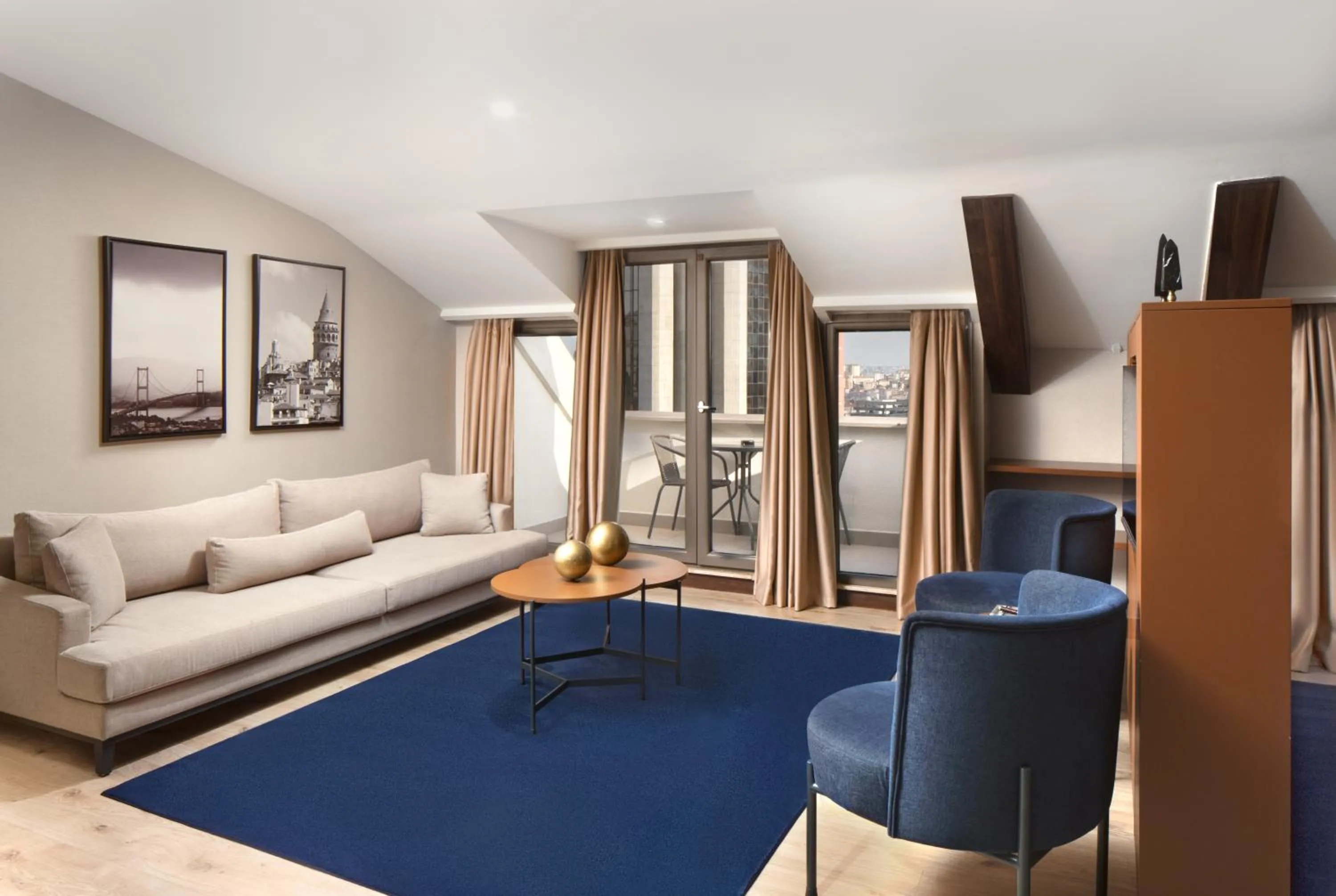 Seating area in TRYP By Wyndham Istanbul Sisli Hotel