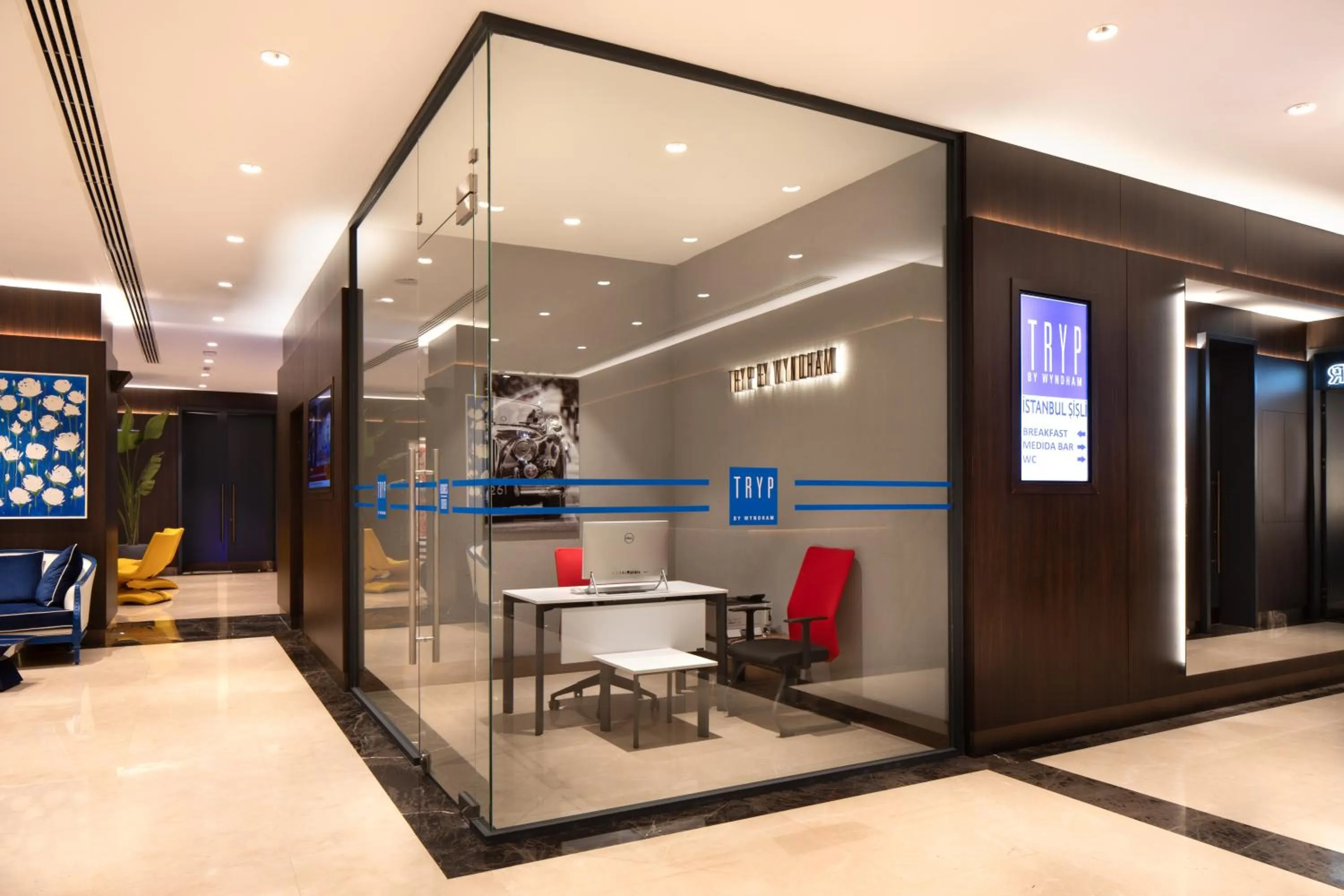 Lobby or reception in TRYP By Wyndham Istanbul Sisli Hotel