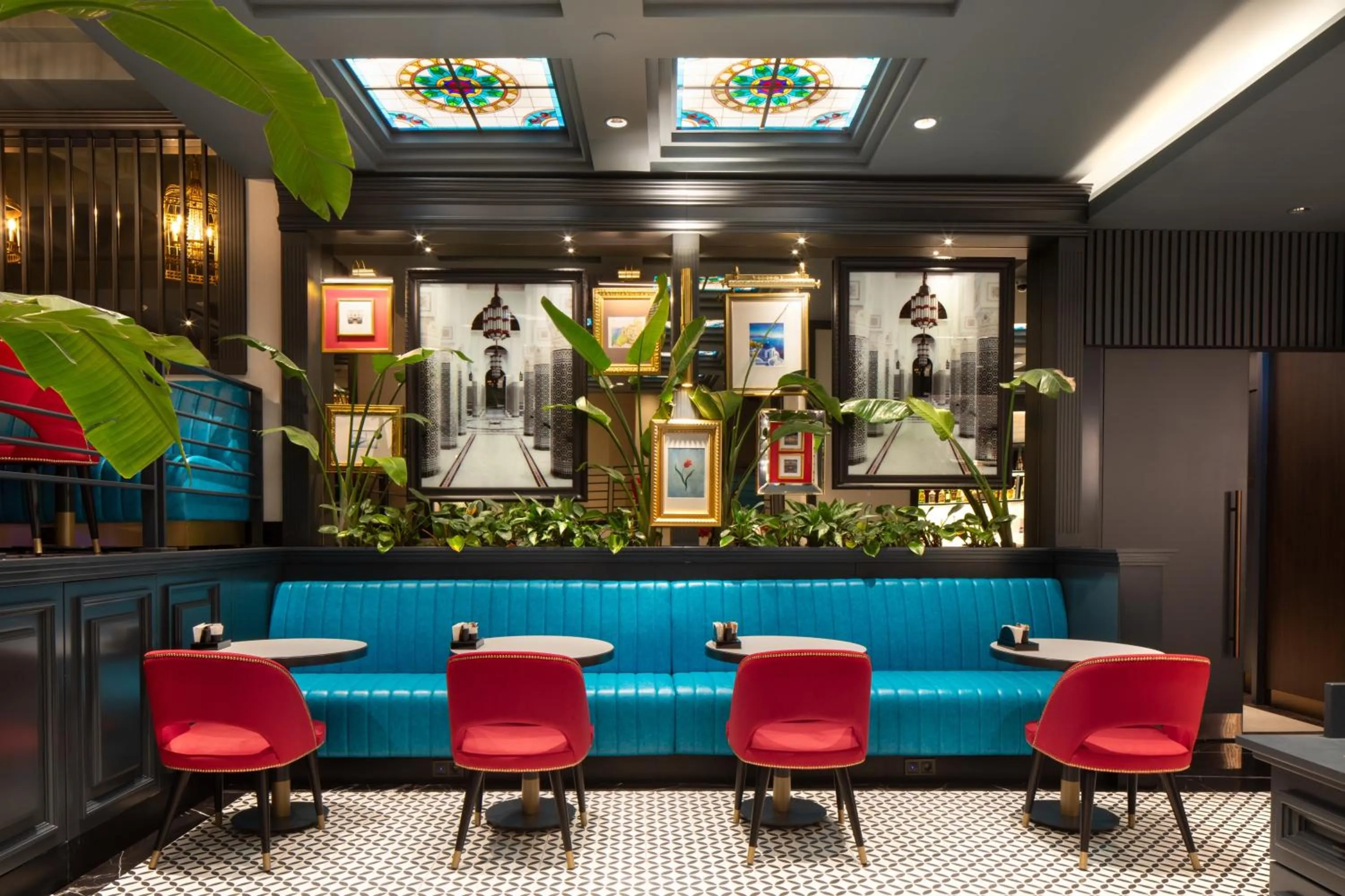 Lounge or bar in TRYP By Wyndham Istanbul Sisli Hotel