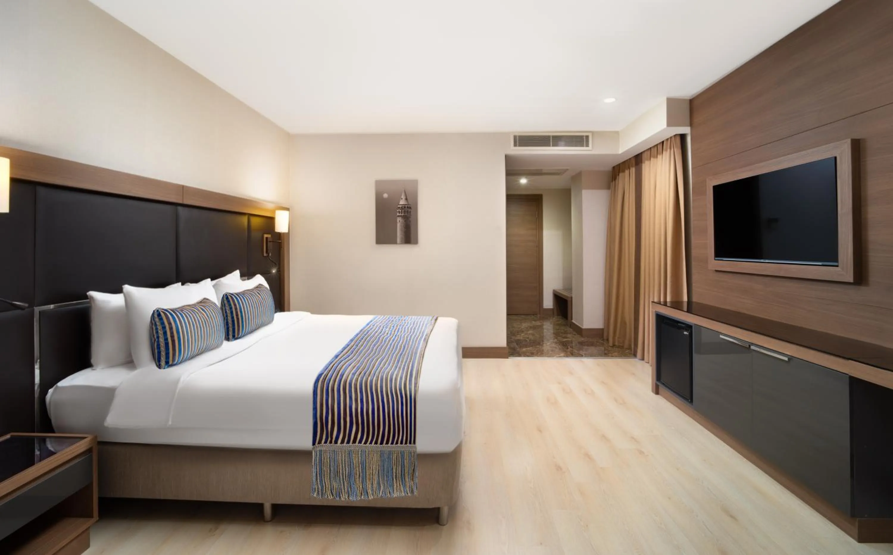 Photo of the whole room, Bed in TRYP By Wyndham Istanbul Sisli Hotel