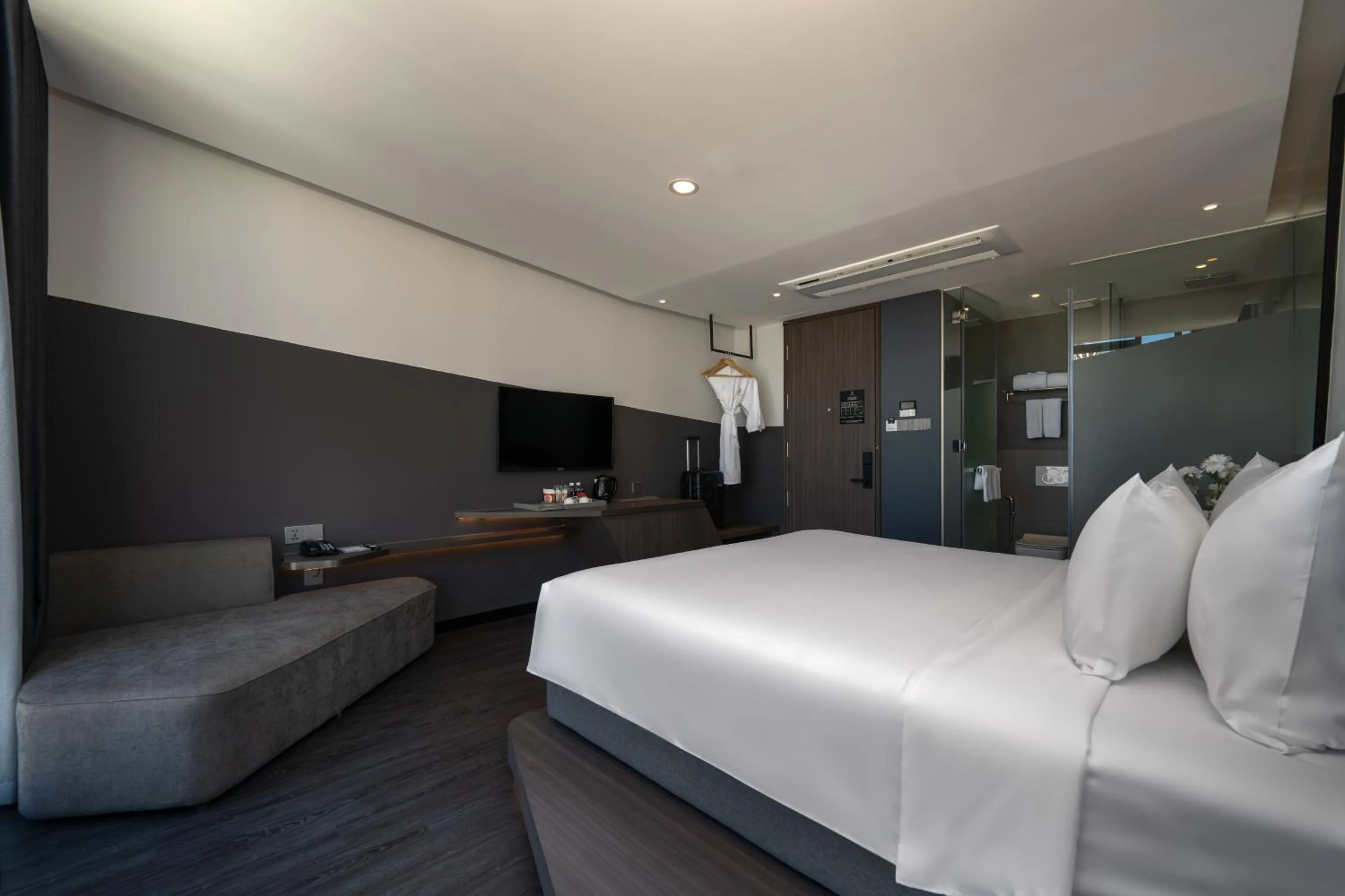 Photo of the whole room, Bed in Draco Hotel & Suites