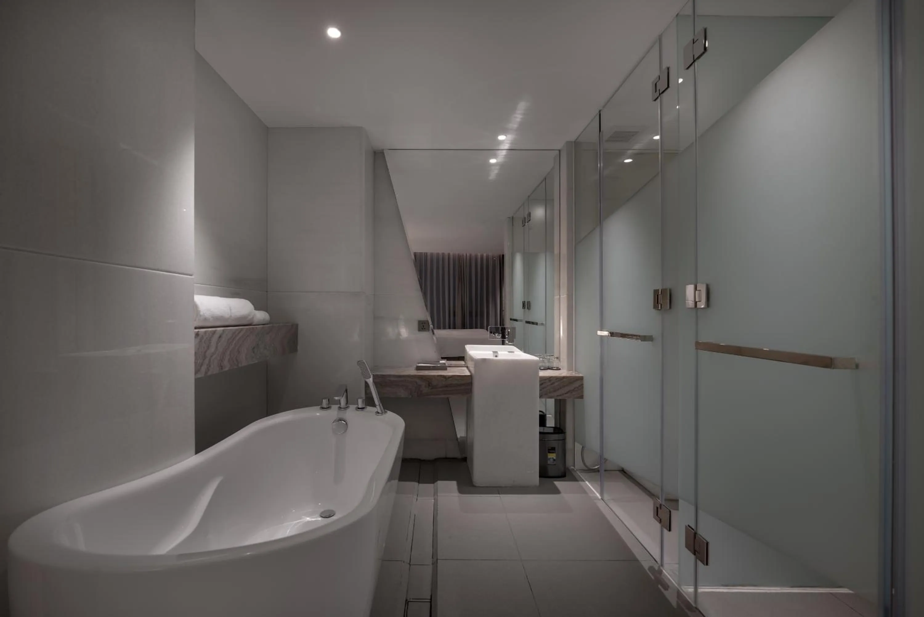 Shower in Draco Hotel & Suites