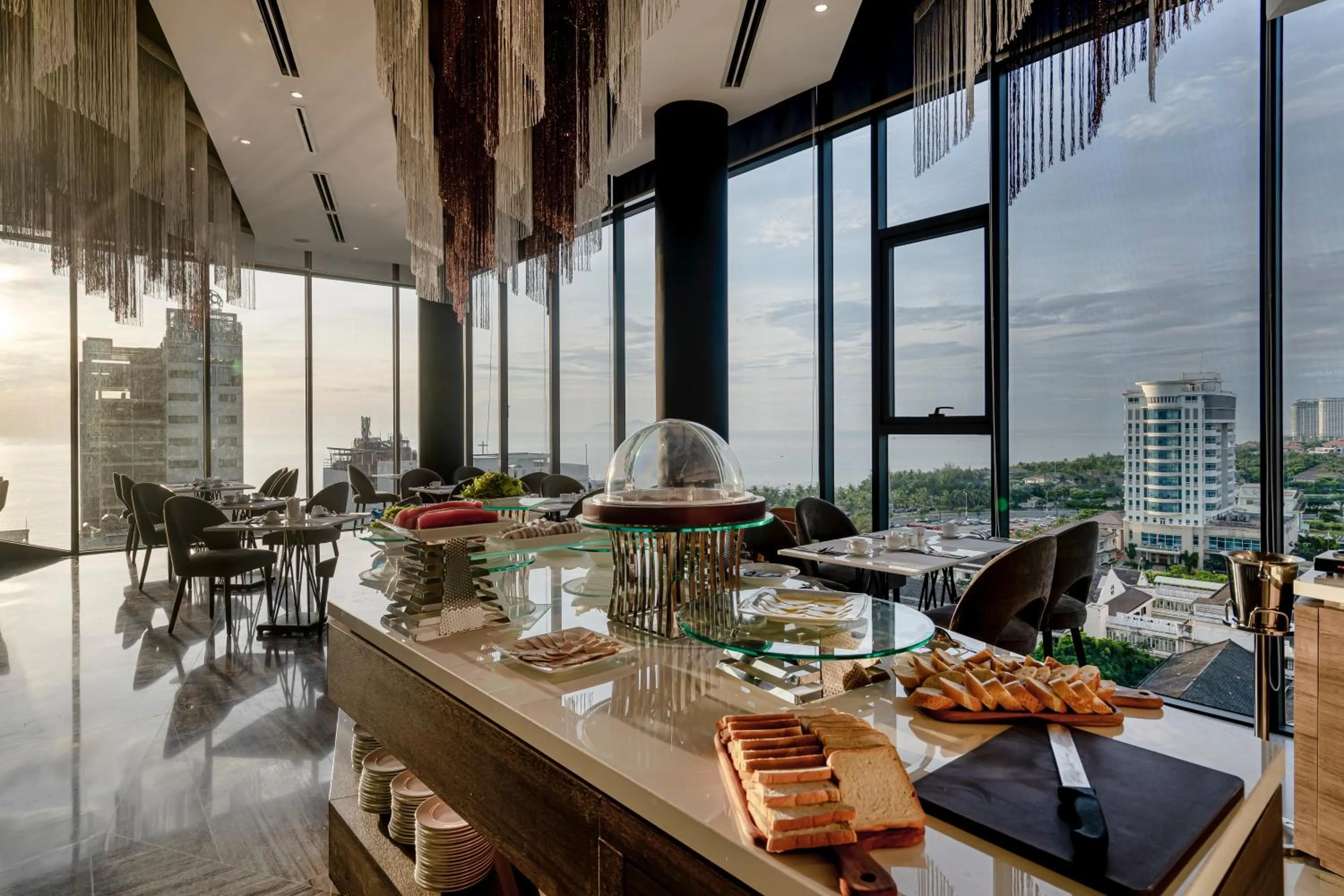 Restaurant/places to eat in Draco Hotel & Suites