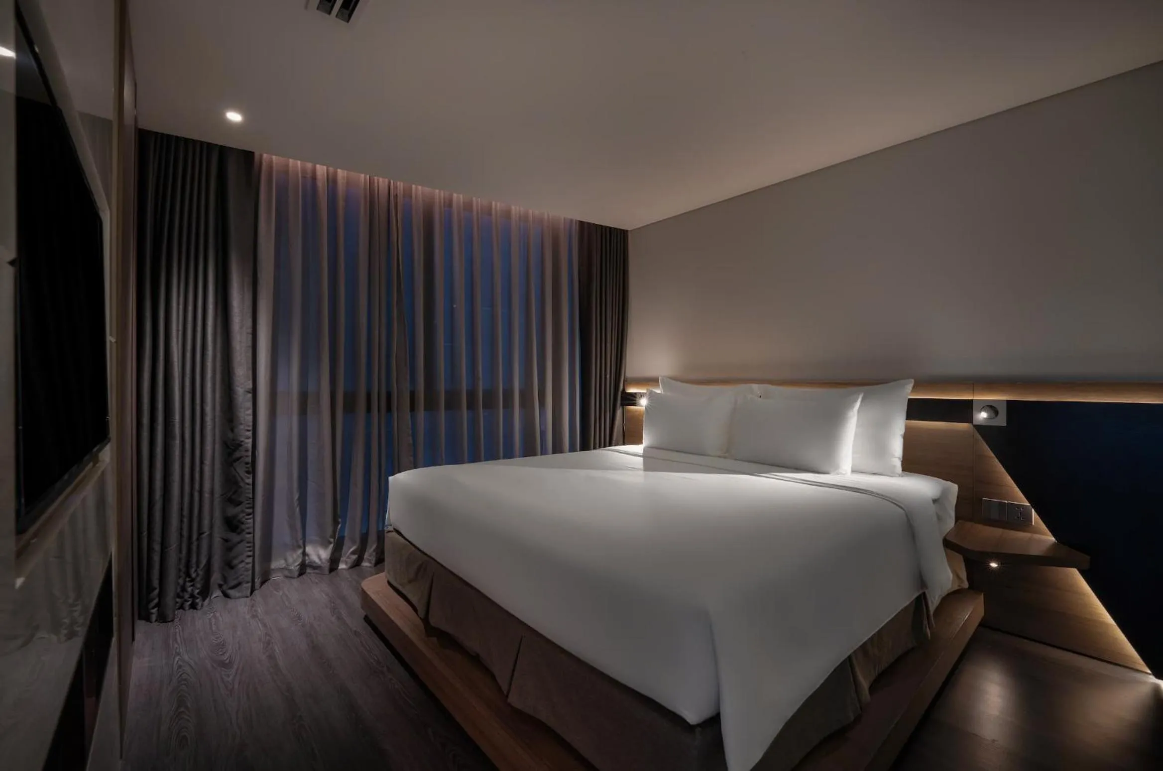 Bed in Draco Hotel & Suites