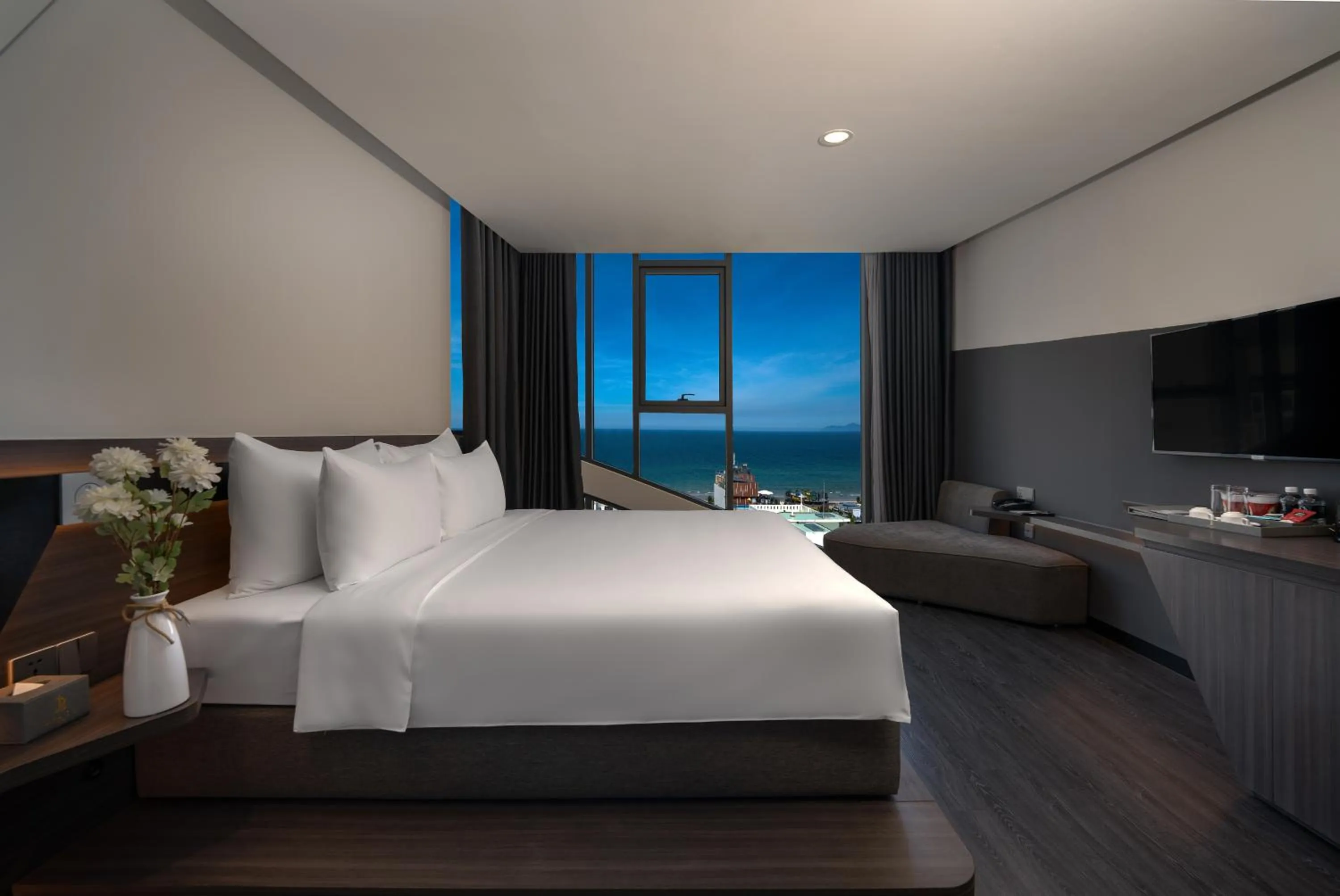 Photo of the whole room, Bed in Draco Hotel & Suites