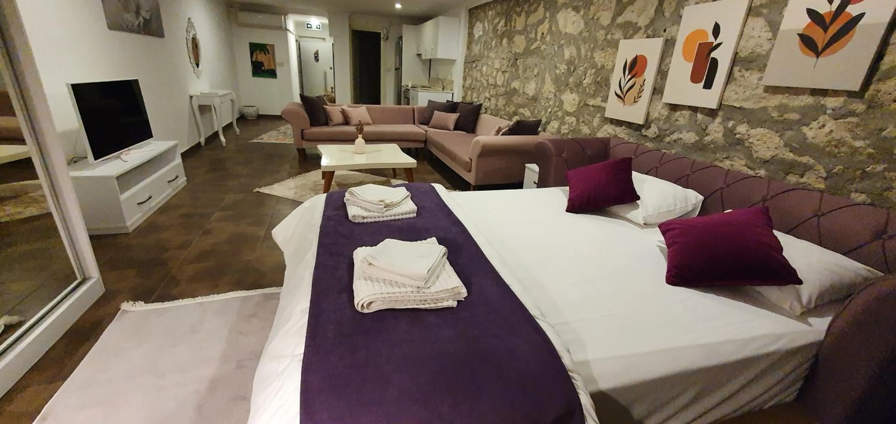 Massage in Leyla Suite