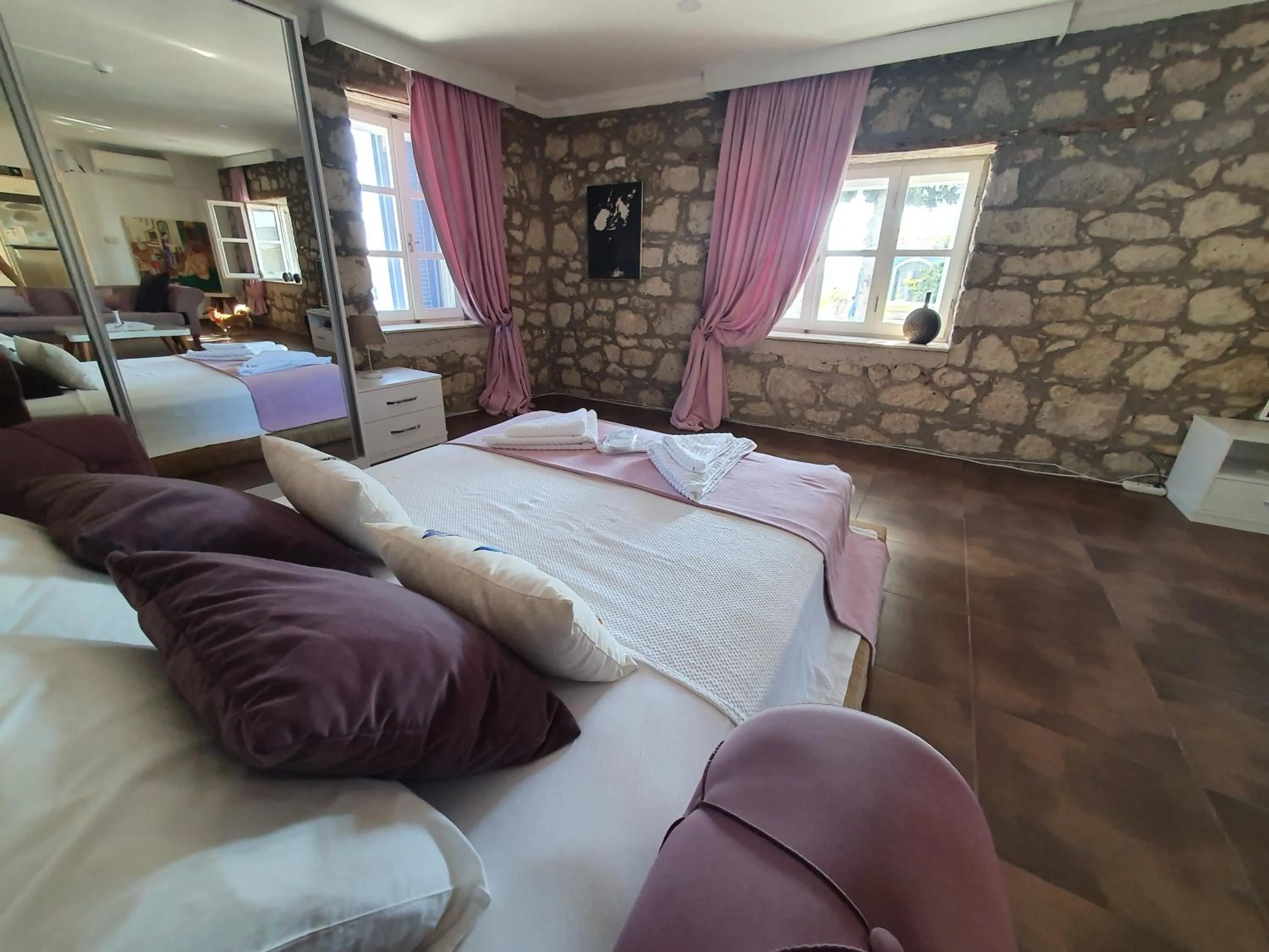 Massage, Bed in Leyla Suite