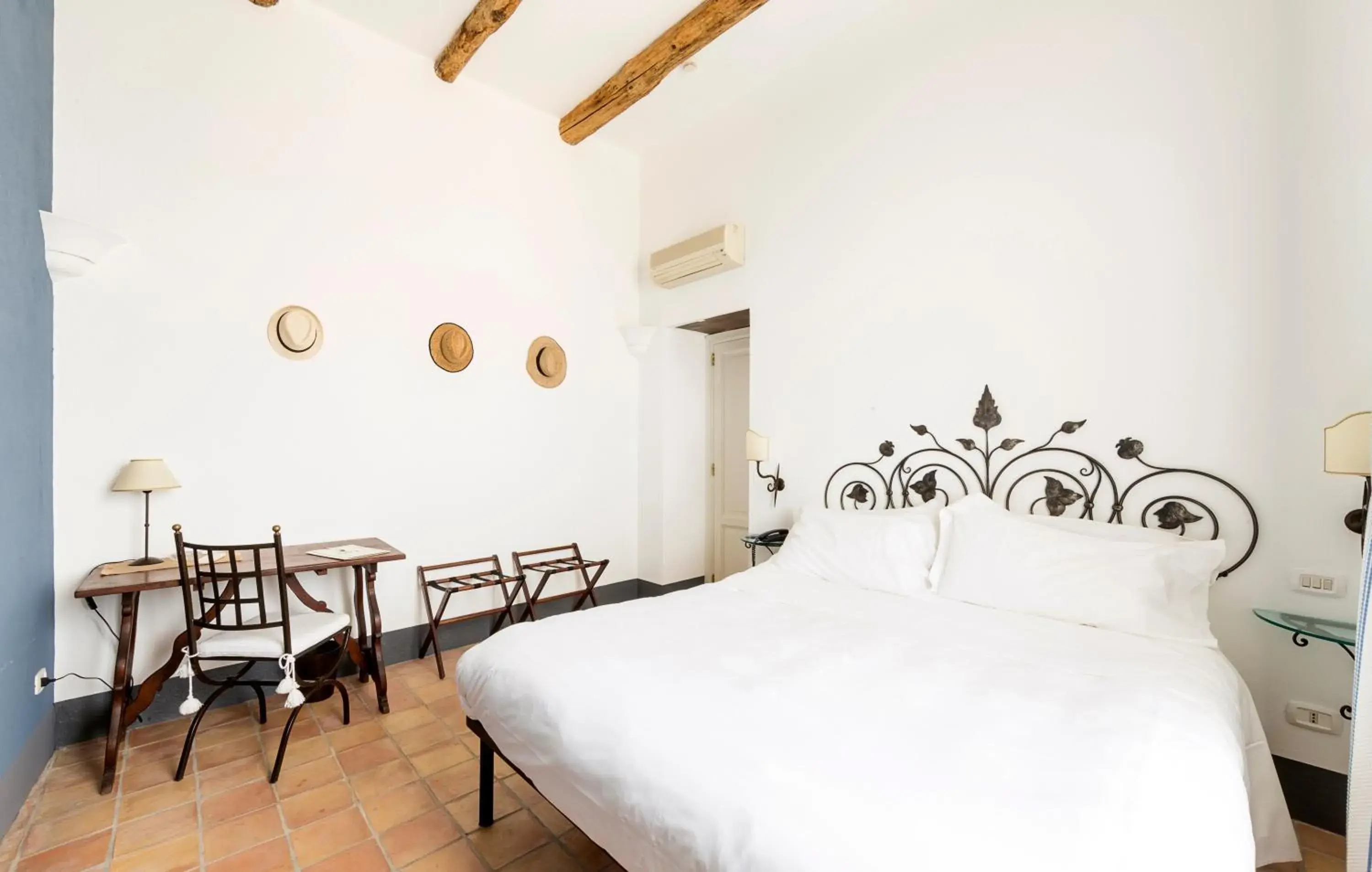 Classic Room - La Corte in Relais Regina Giovanna Classic Room - La Corte in Relais Regina Giovanna