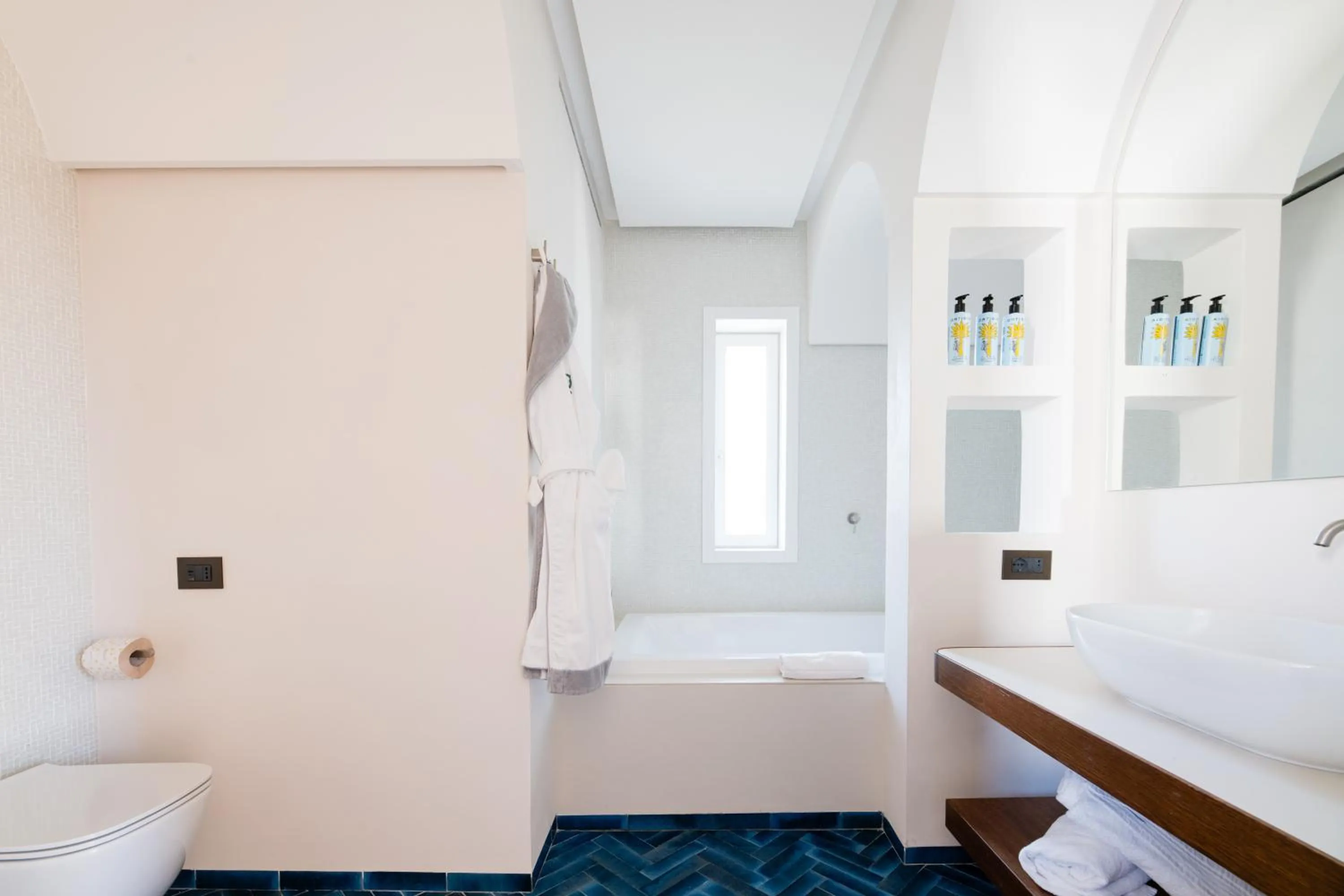 Bathroom, Bed in Relais Regina Giovanna