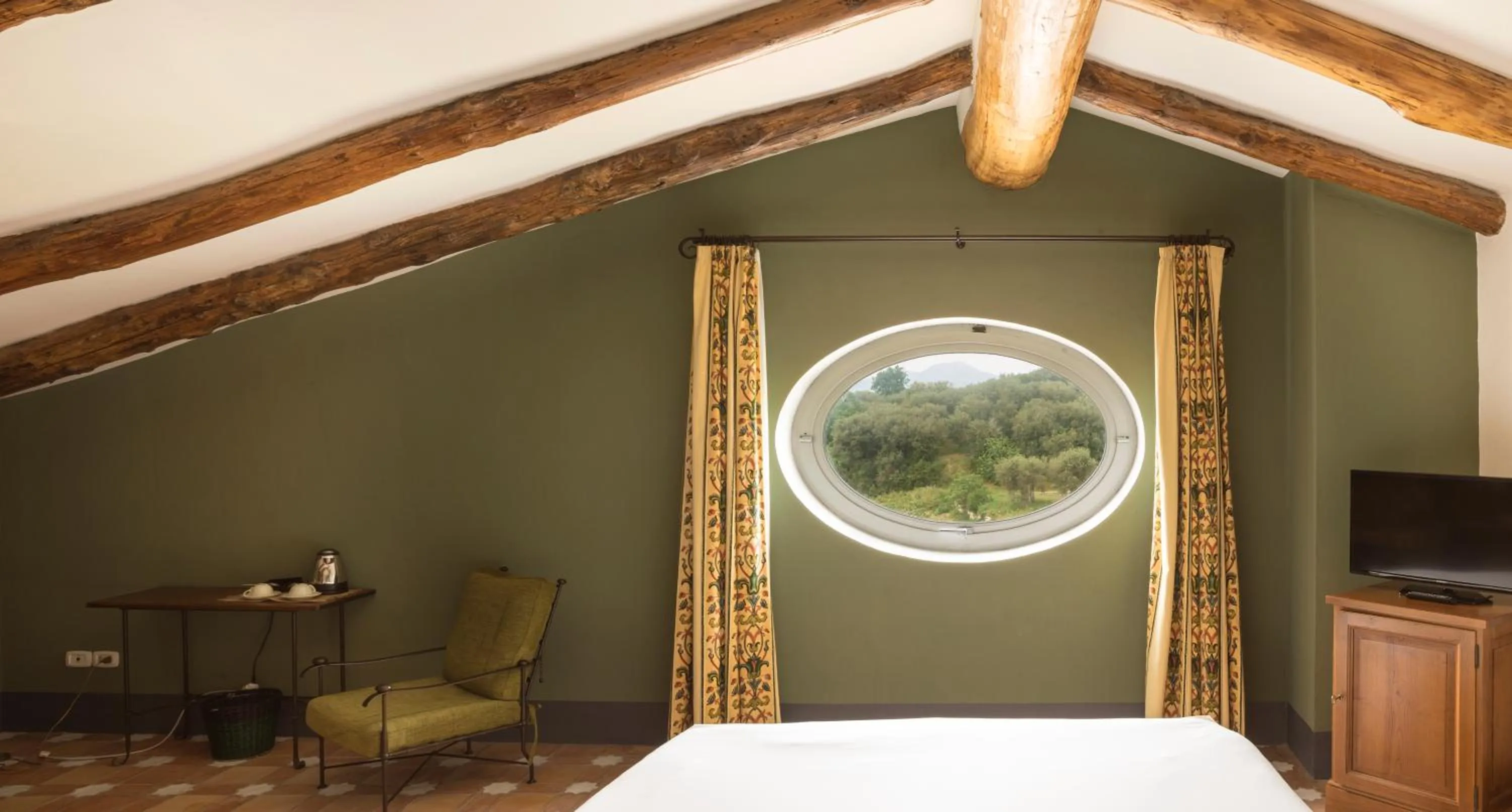 Decorative detail, Bed in Relais Regina Giovanna