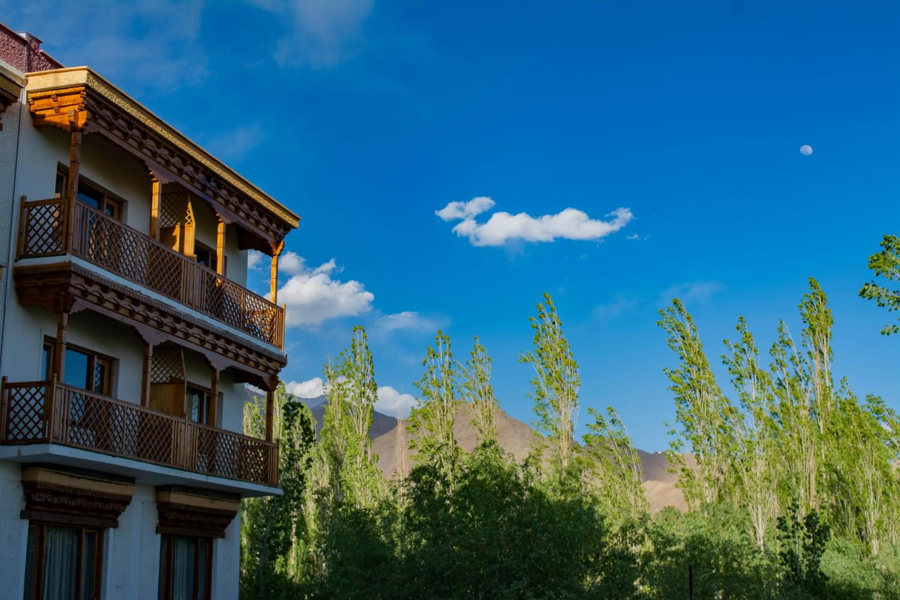 Property building in Hotel Deskitsal