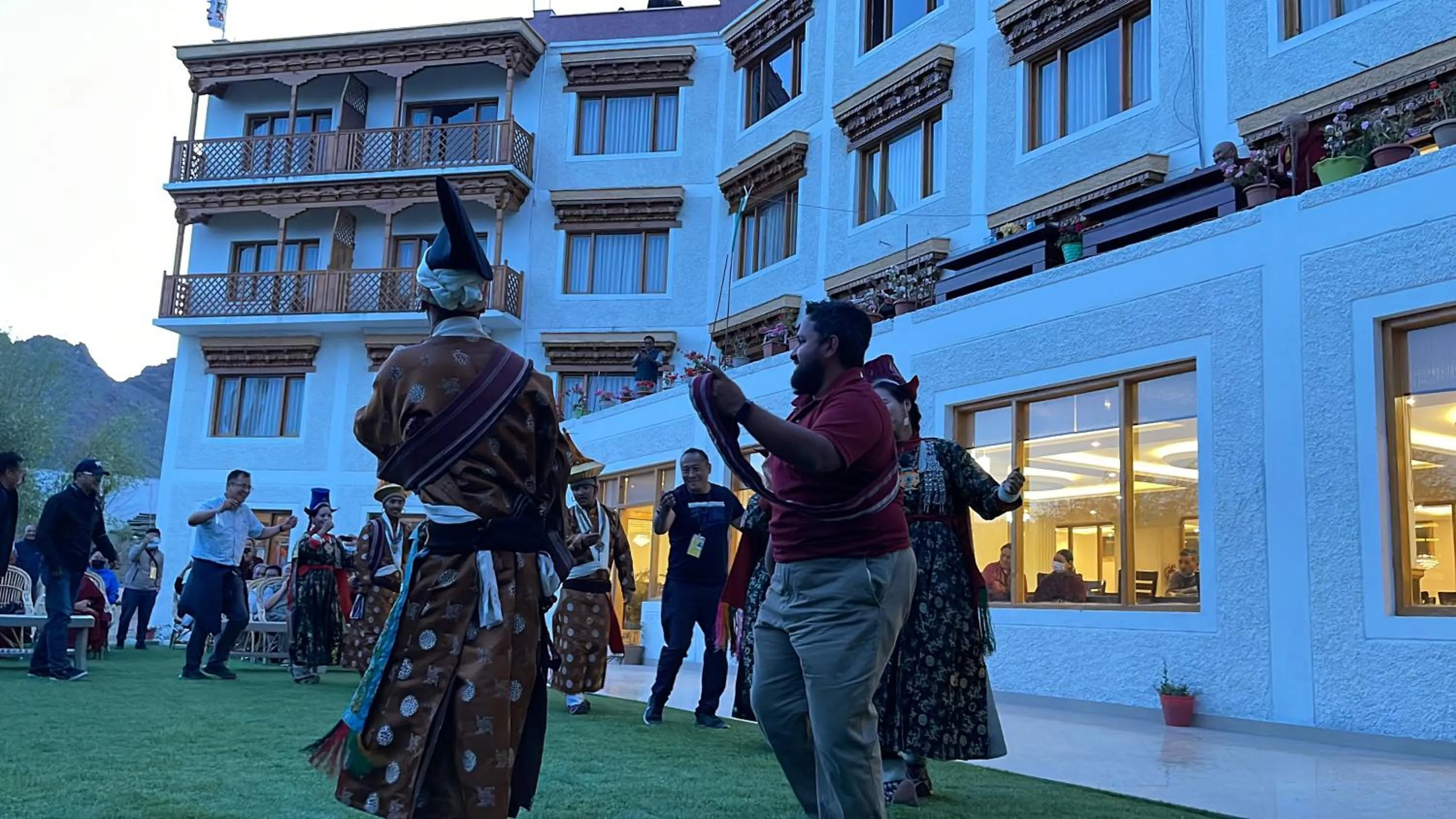 People in Hotel Deskitsal