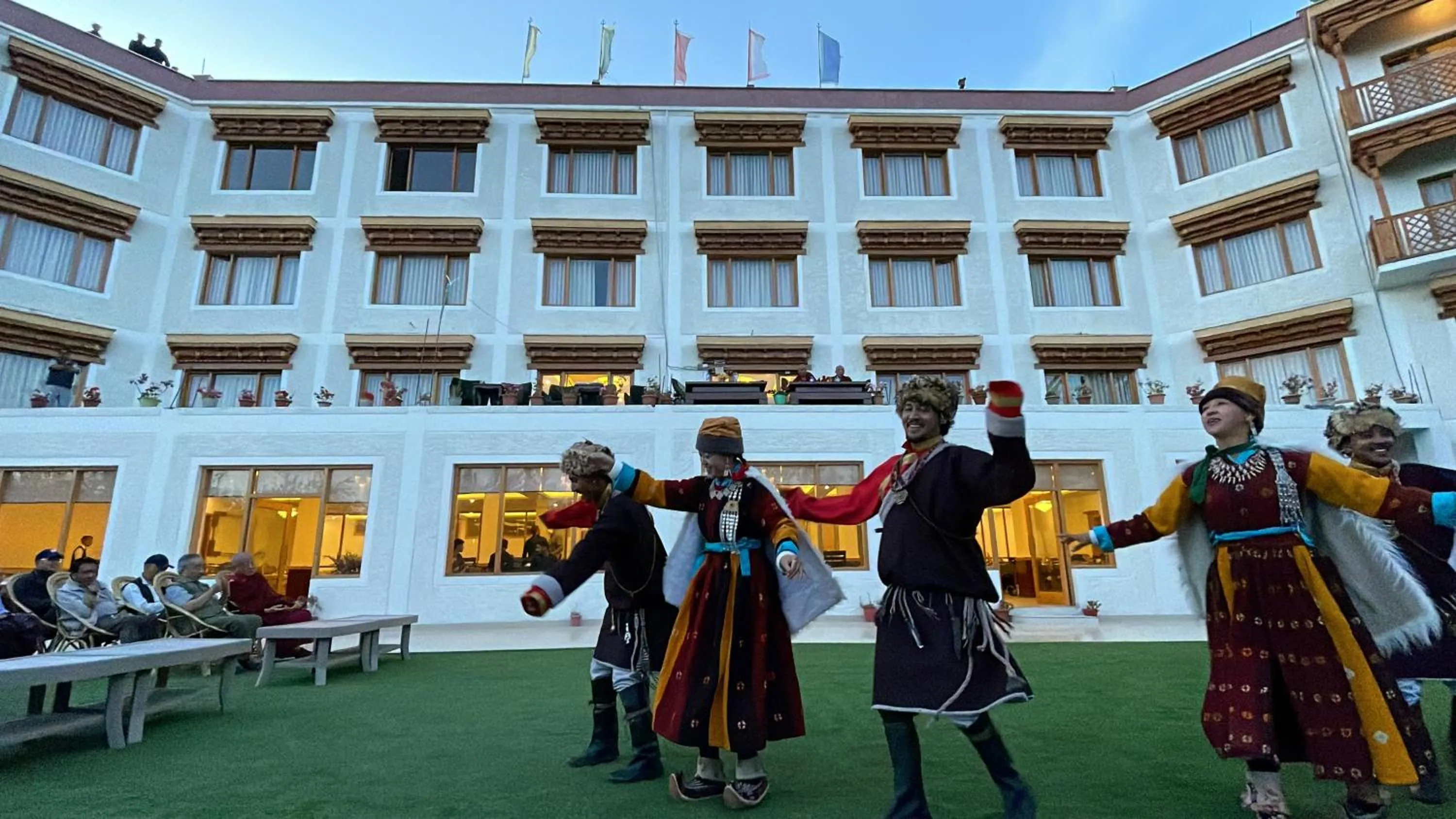 group of guests in Hotel Deskitsal