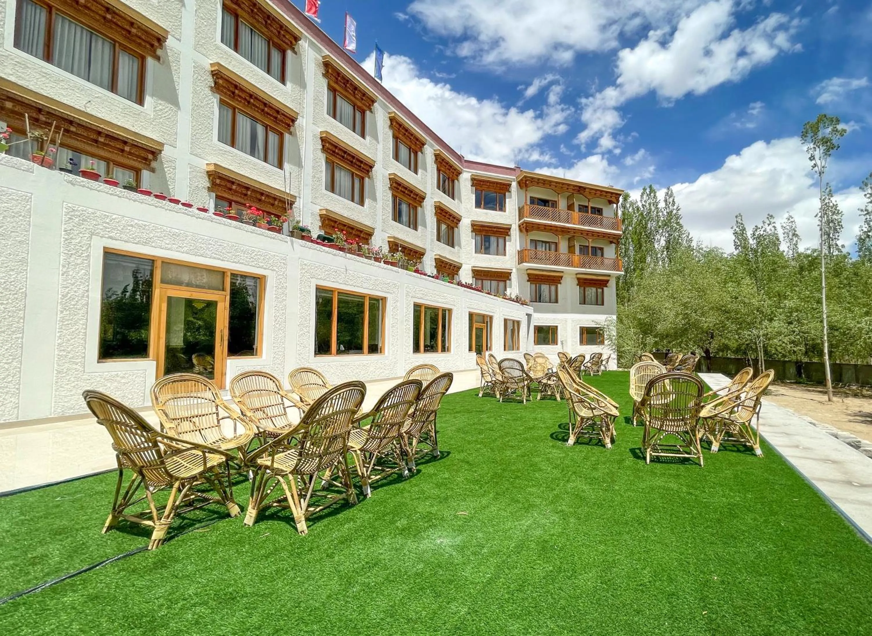 Property building in Hotel Deskitsal