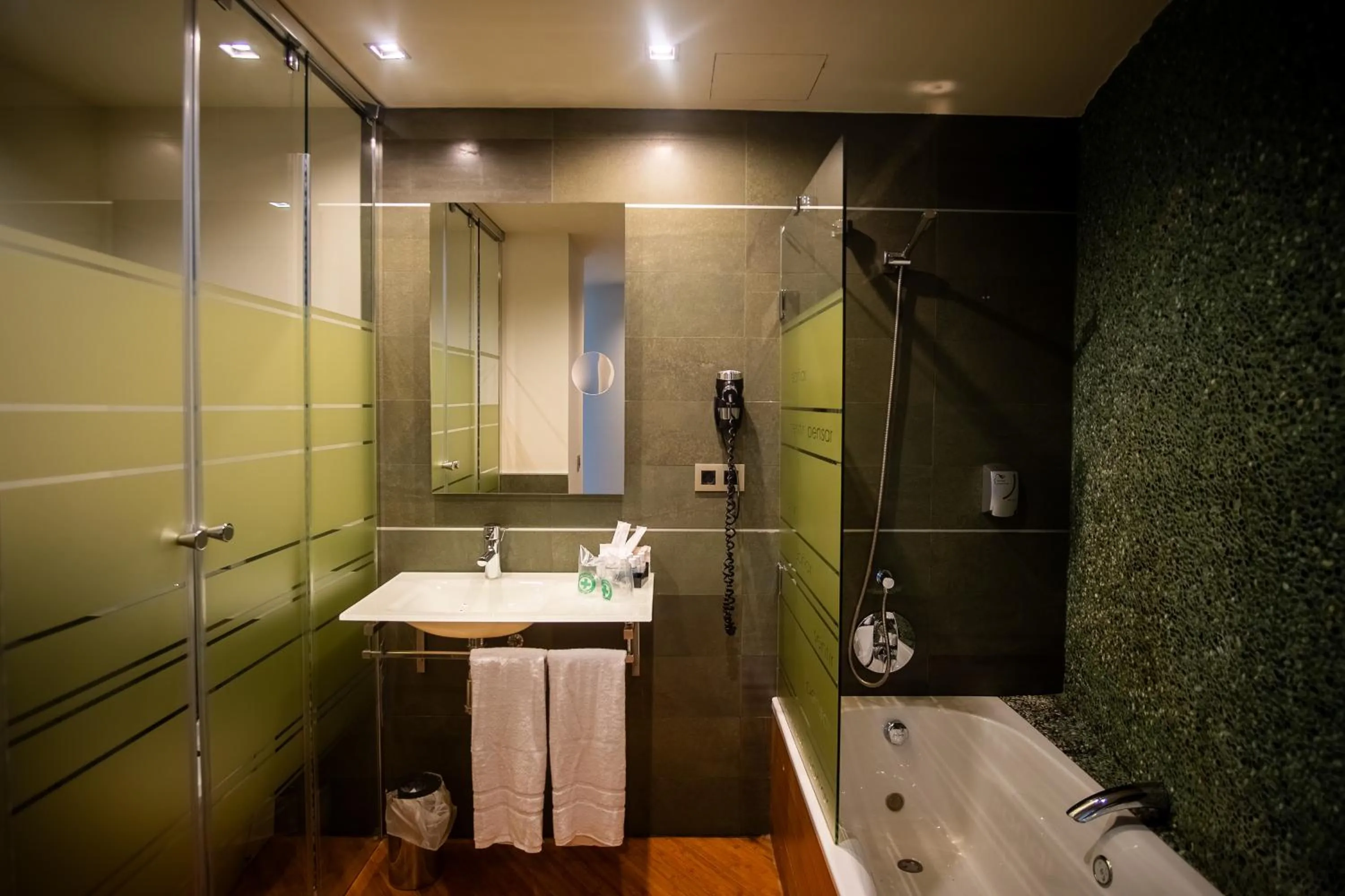 Shower in Hotel Carboneras Cabo de Gata Spa