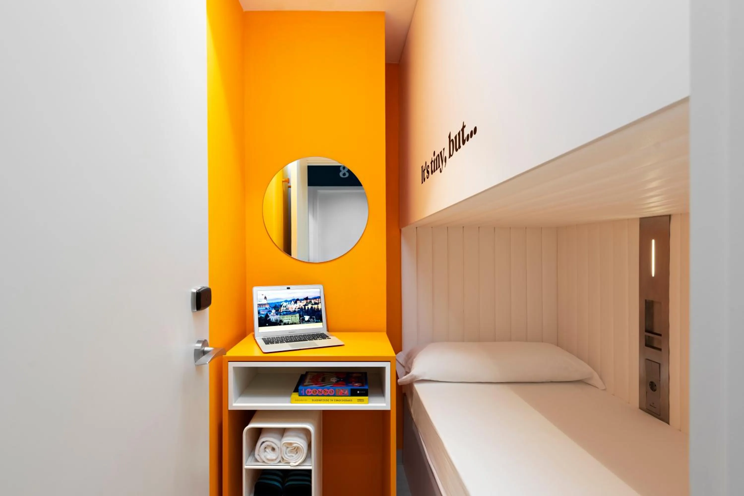 Photo of the whole room, Bed in Coeo Pod Hostel Beatas