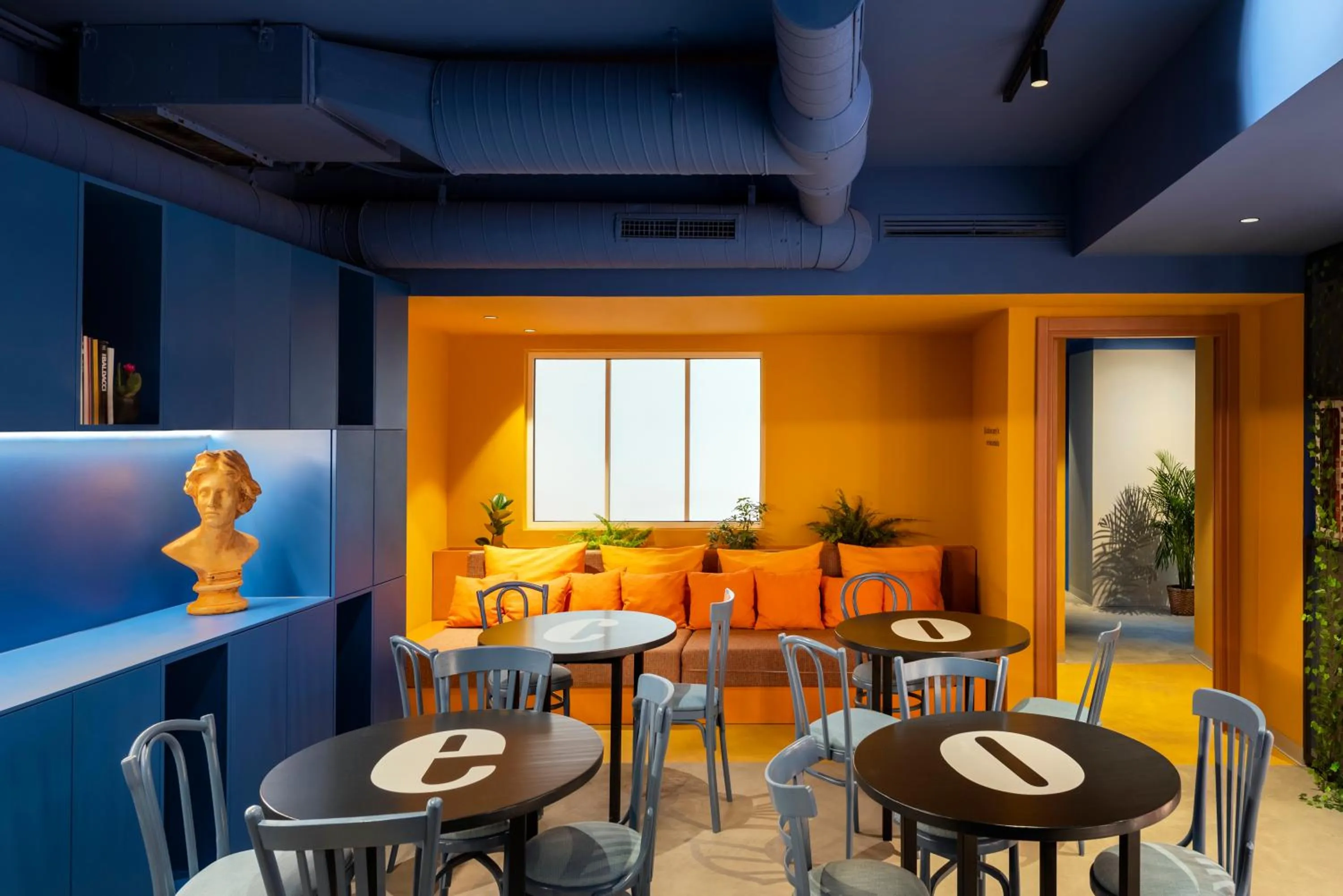 Seating area in Coeo Pod Hostel Beatas